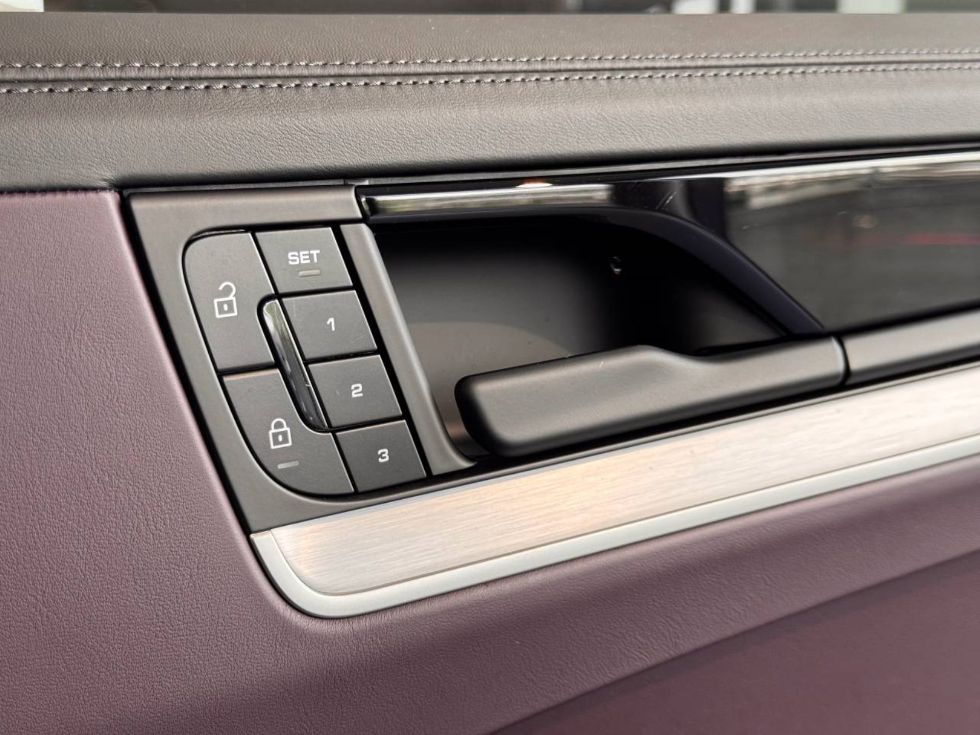 PORSCHE Cayenne S E-Hybrid-image-22