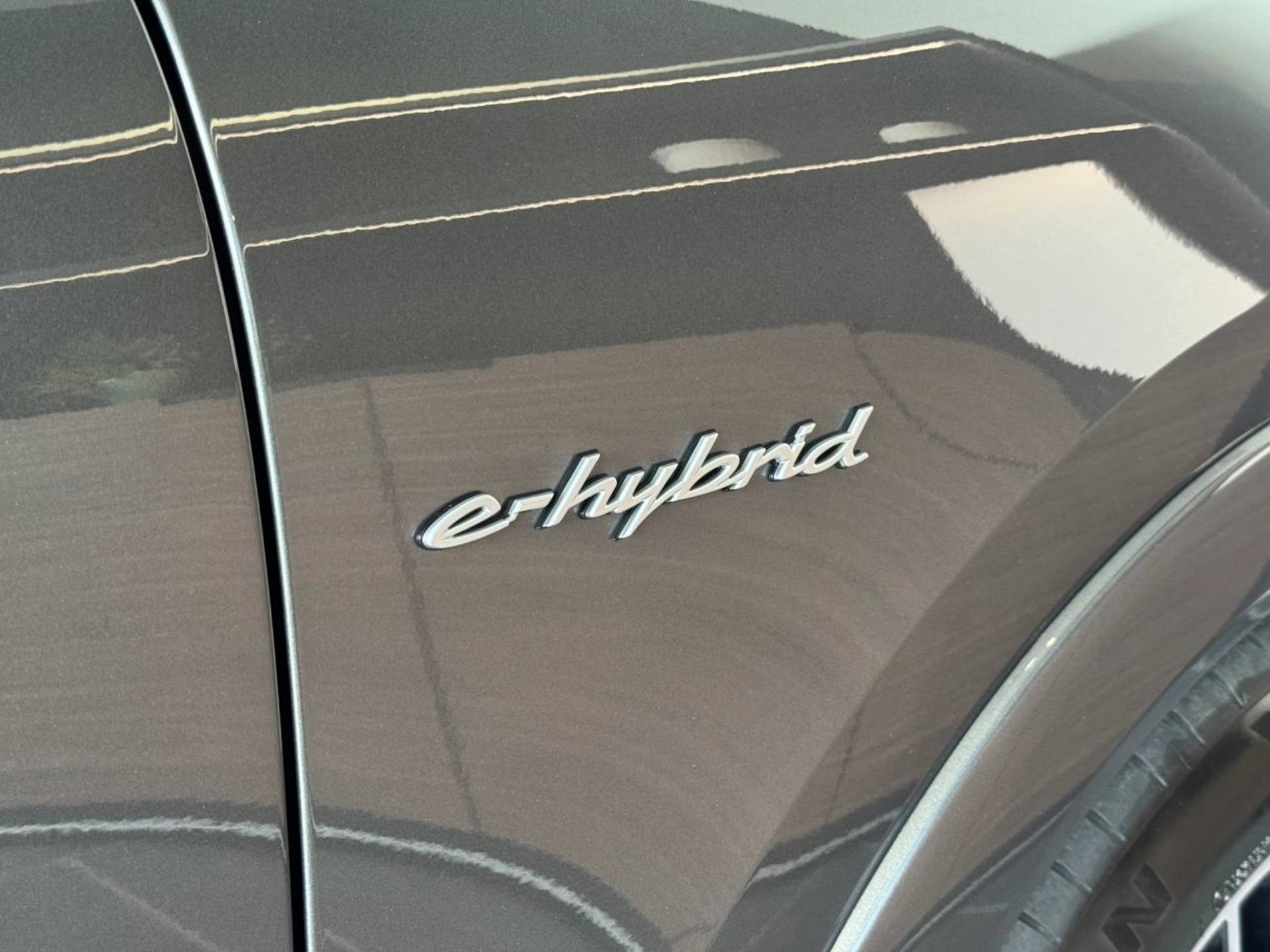 PORSCHE Cayenne S E-Hybrid-image-32