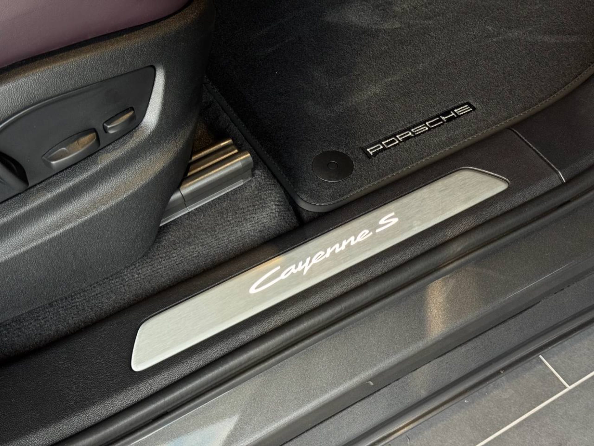 PORSCHE Cayenne S E-Hybrid-image-25