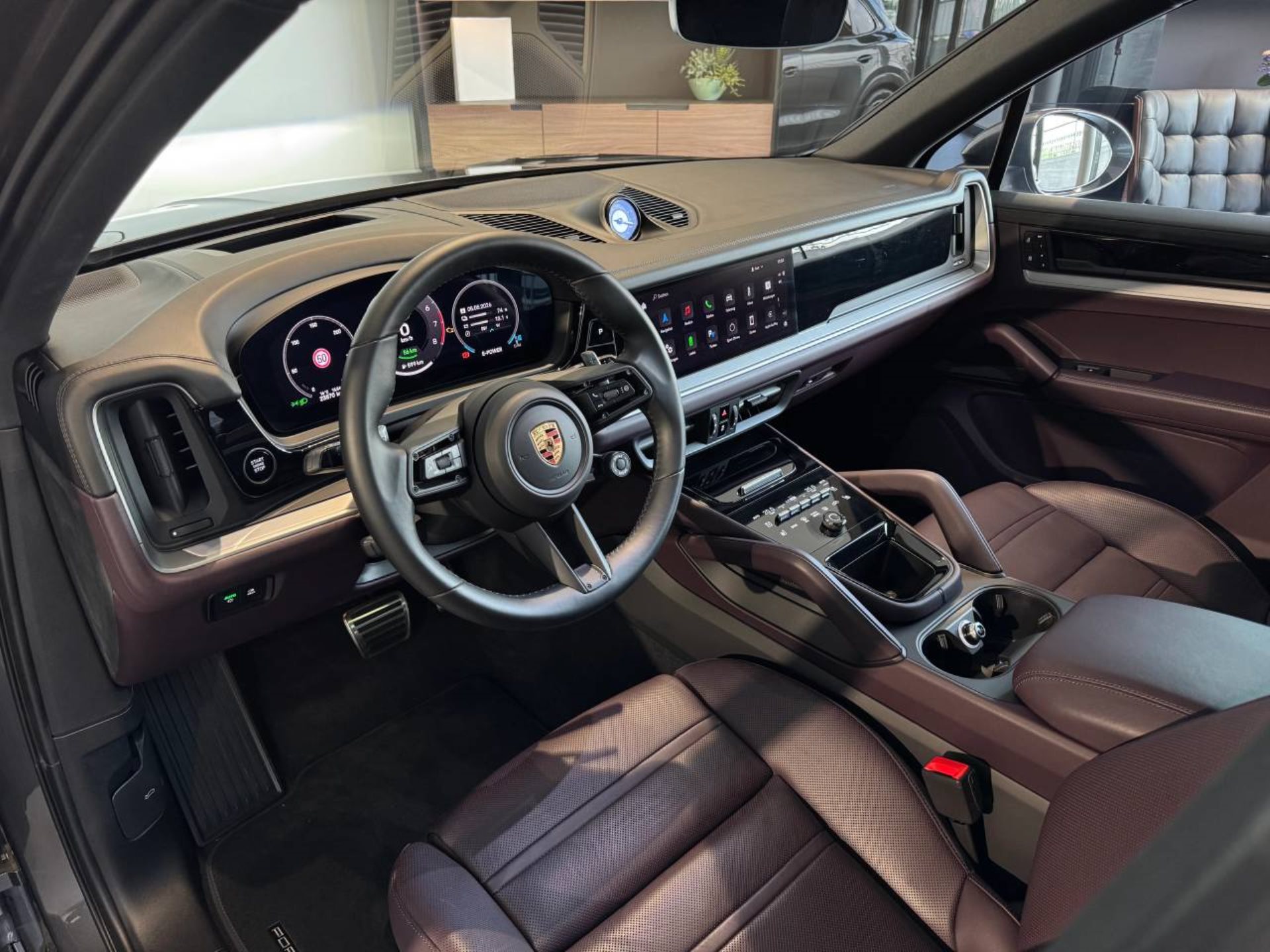 PORSCHE Cayenne S E-Hybrid-showroom-element-3