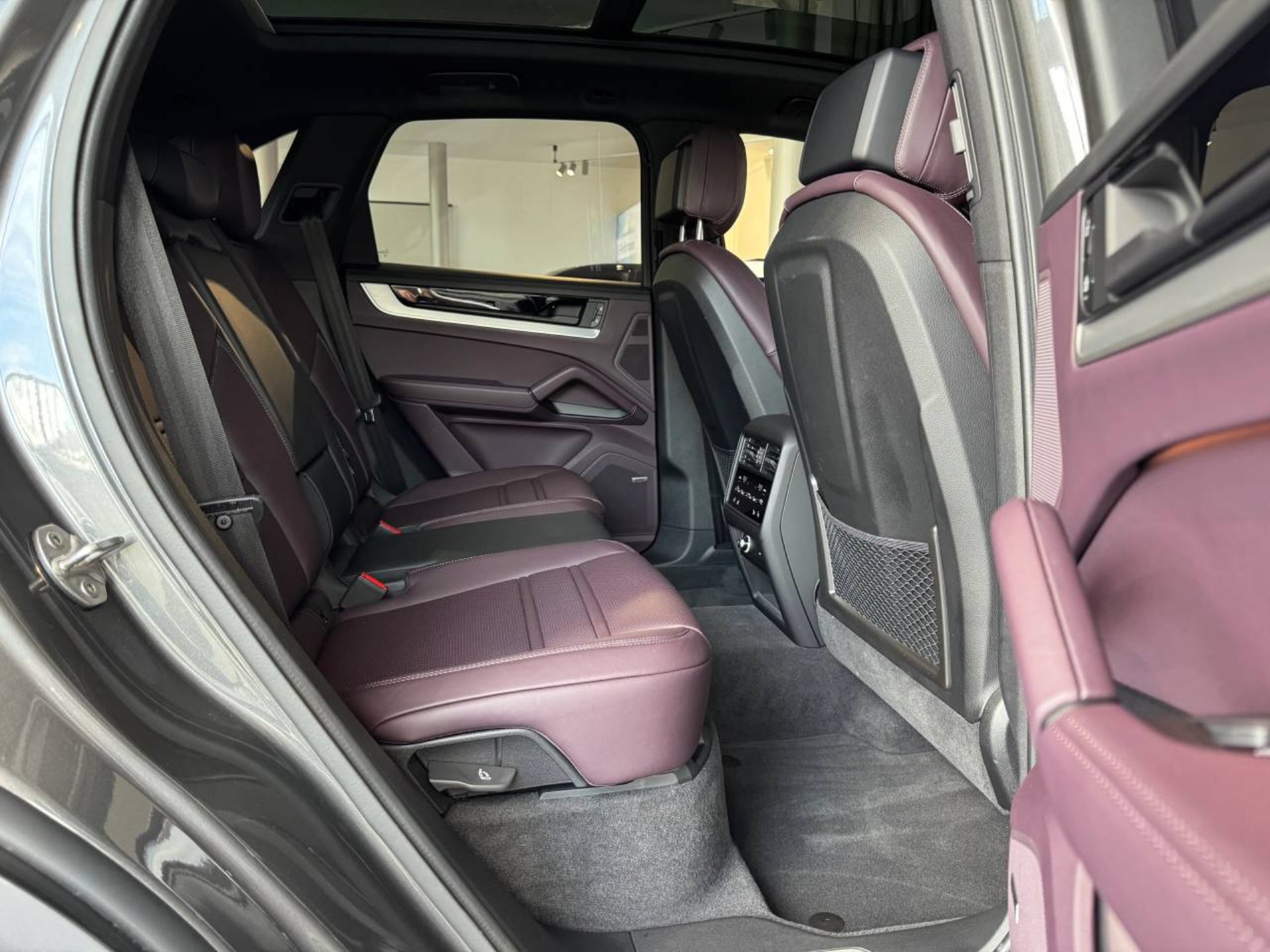 PORSCHE Cayenne S E-Hybrid-image-18