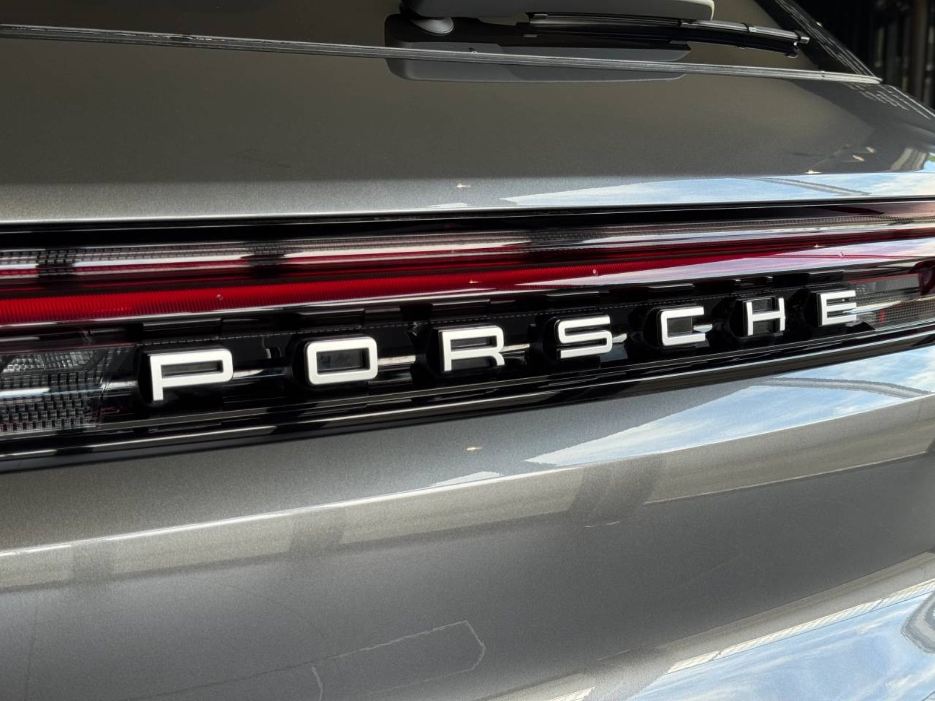 PORSCHE Cayenne S E-Hybrid-image-31