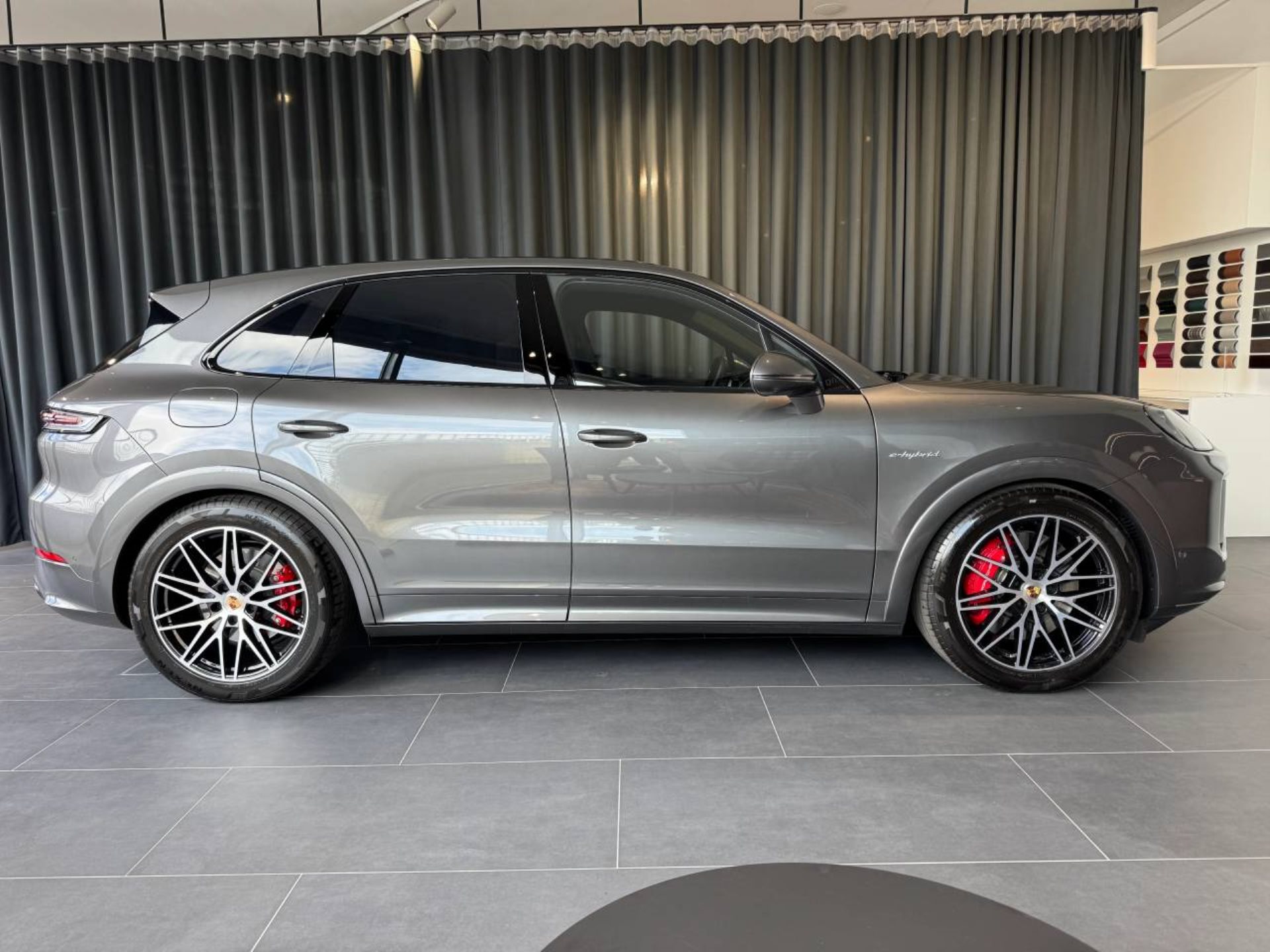 PORSCHE Cayenne S E-Hybrid-image-7