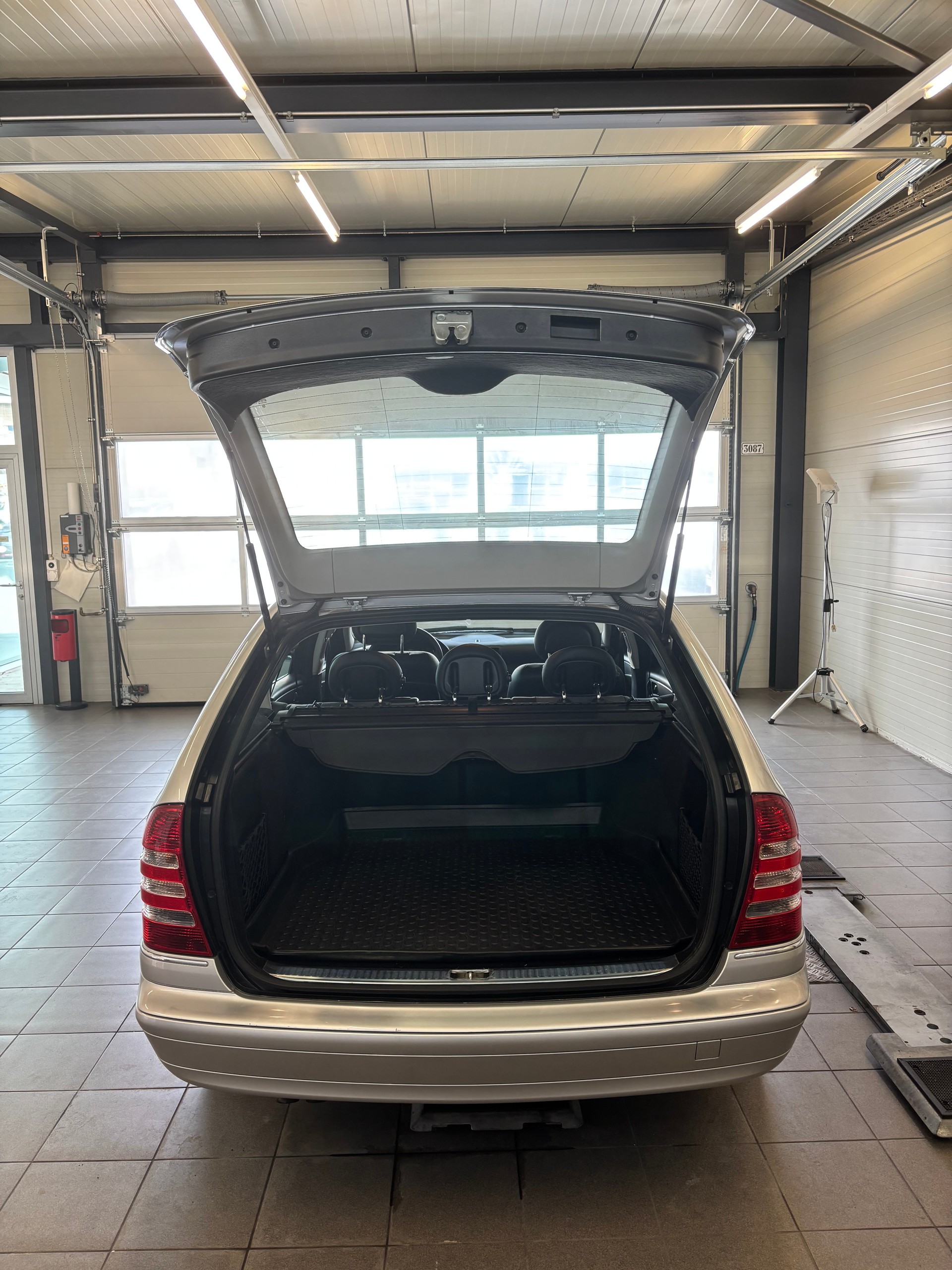 MERCEDES-BENZ C 180 T Kompressor-image-13