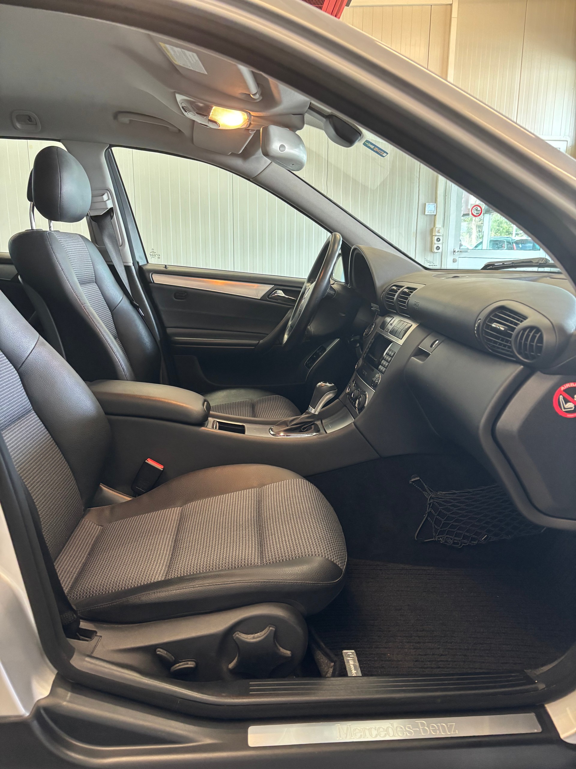 MERCEDES-BENZ C 180 T Kompressor-image-11