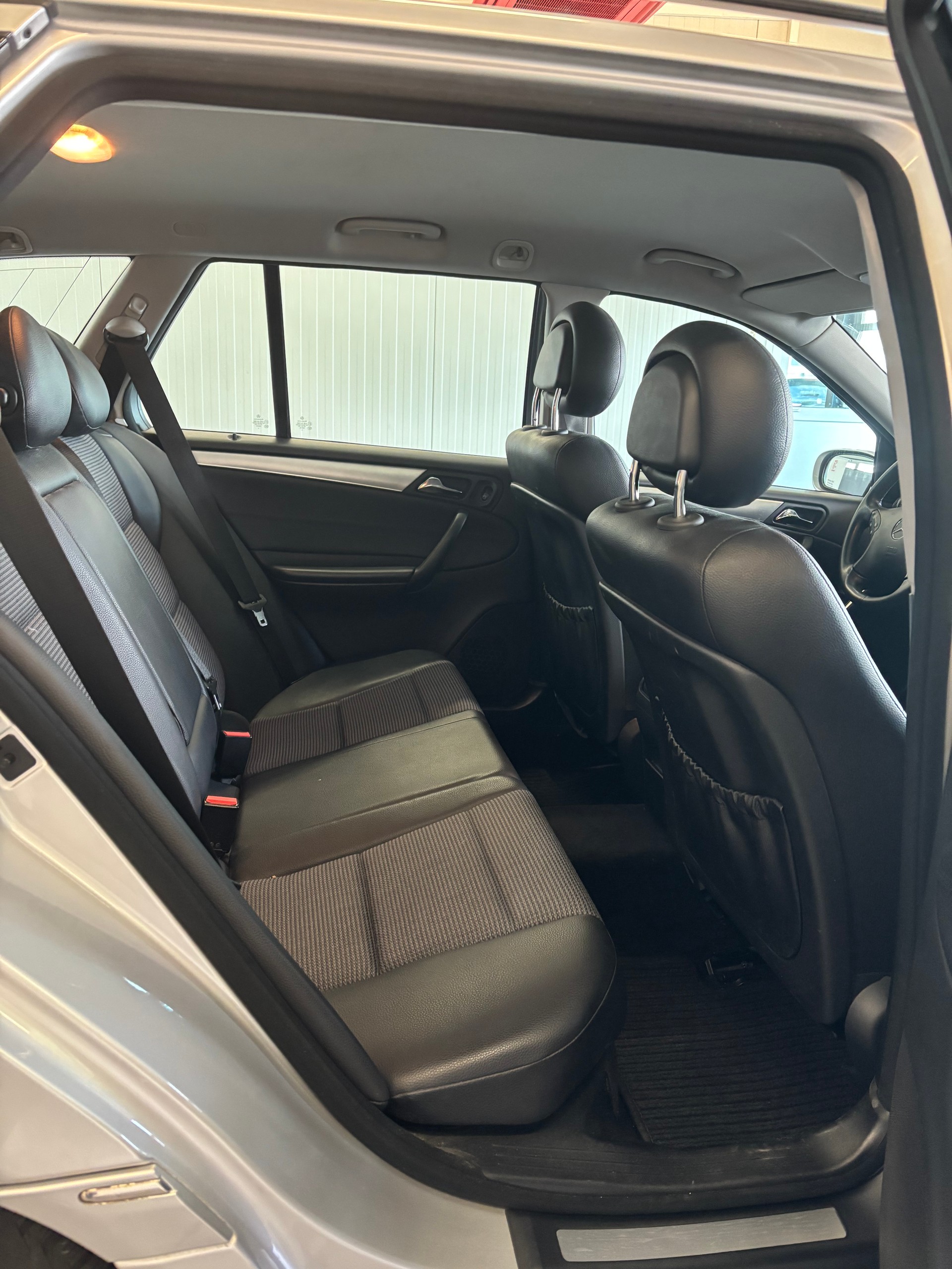 MERCEDES-BENZ C 180 T Kompressor-image-12