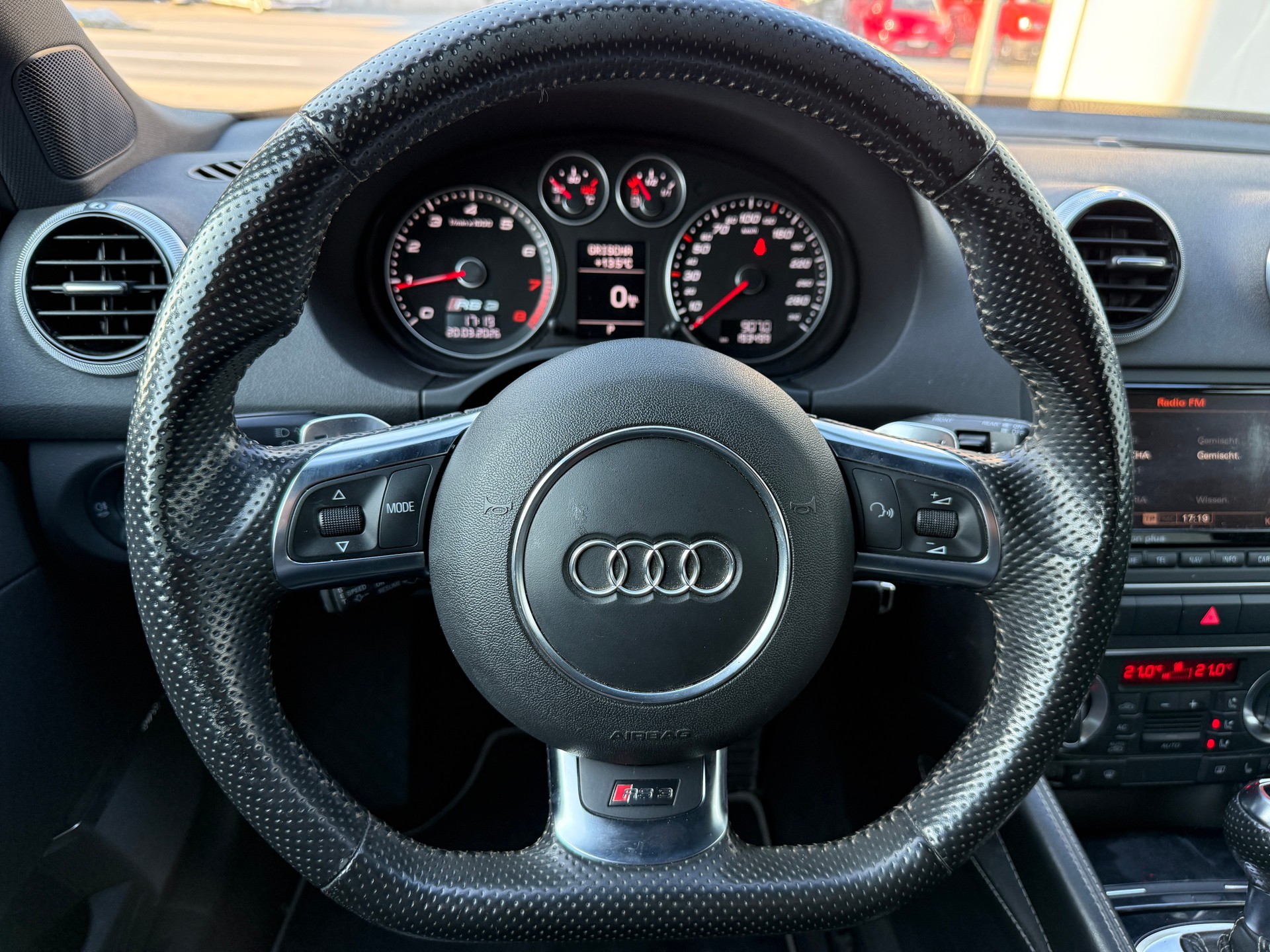 AUDI RS3 Sportback 2.5 TFSI quattro S-tronic *FRISCH MFK* LEDER* 19"ALU*INOX ENDSCHALLDÄMPFER*-image-17