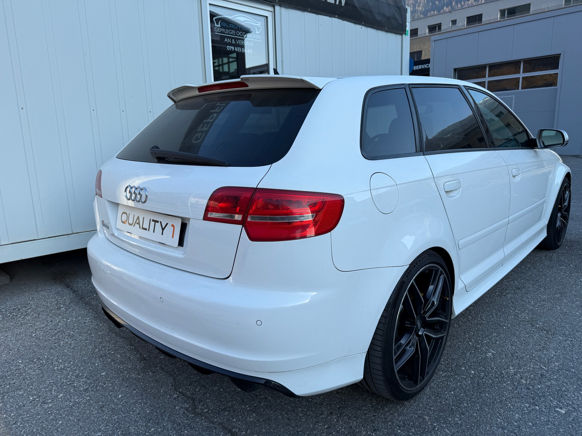 AUDI RS3 Sportback 2.5 TFSI quattro S-tronic *FRISCH MFK* LEDER* 19"ALU*INOX ENDSCHALLDÄMPFER*-image-3