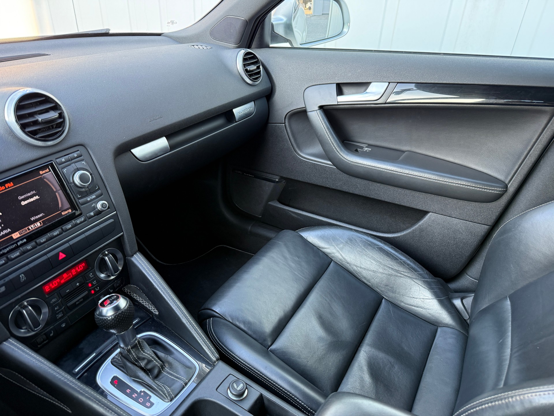 AUDI RS3 Sportback 2.5 TFSI quattro S-tronic *FRISCH MFK* LEDER* 19"ALU*INOX ENDSCHALLDÄMPFER*-image-12