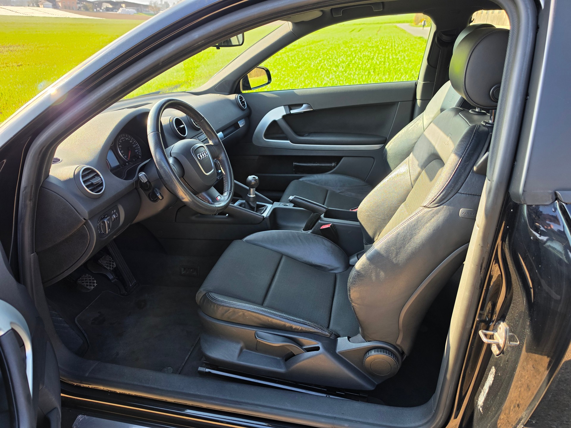 AUDI A3 2.0 Turbo FSI Ambition quattro S-Line-image-8