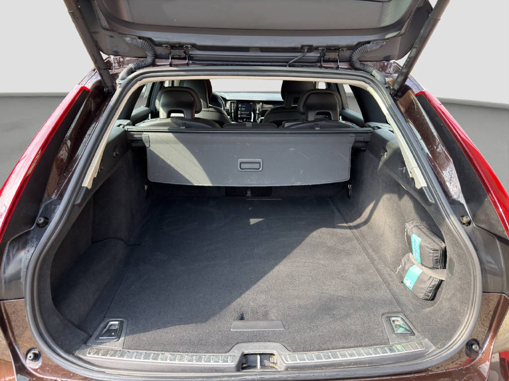 VOLVO V90 2.0 T8 TE Momentum AWD-image-12