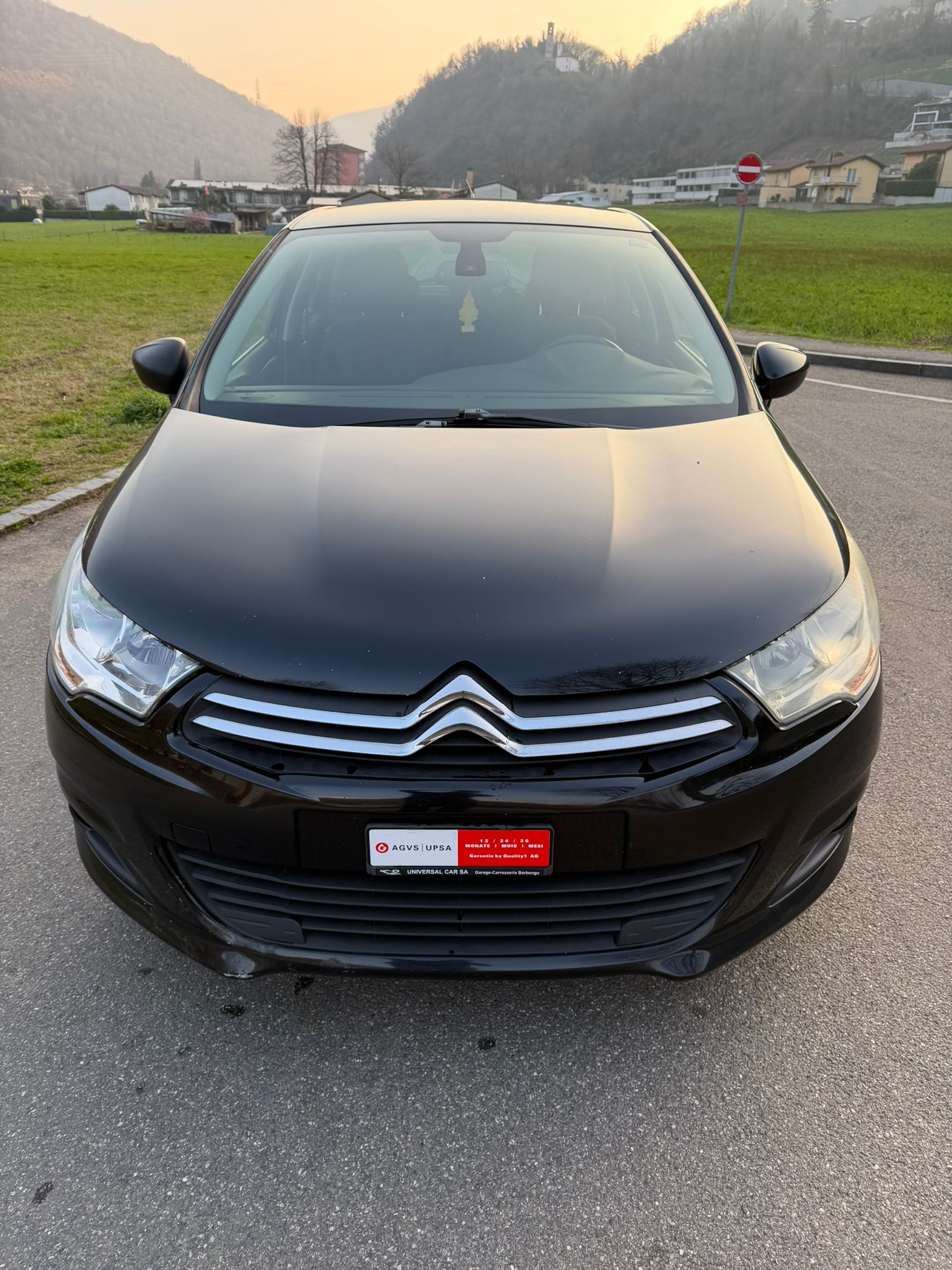 CITROEN C4 Berline 1.6 HDi Swiss Style-image-4