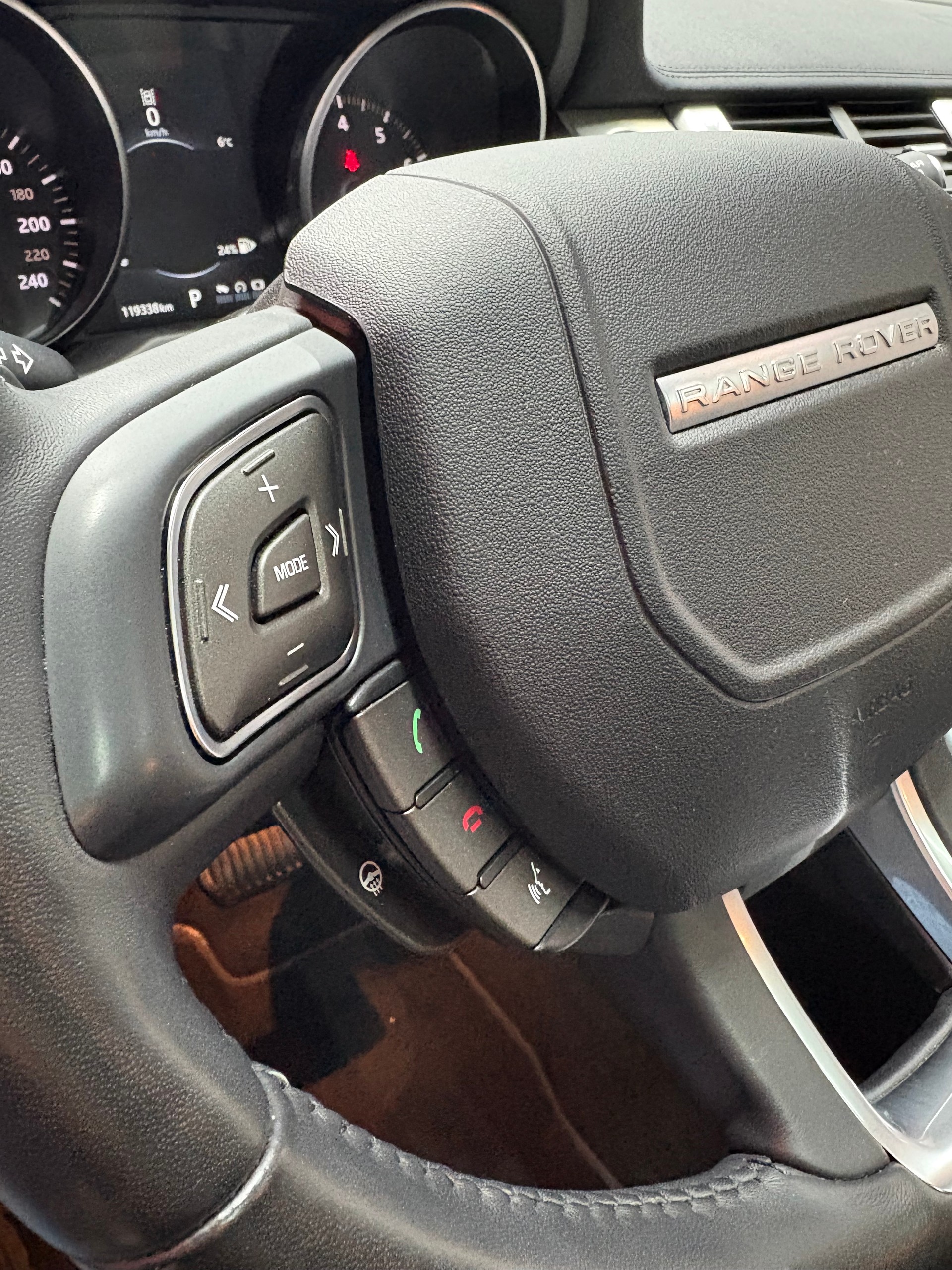 LAND ROVER Range Rover Evoque 2.0 Si4 SE Dynamic AT9-image-11