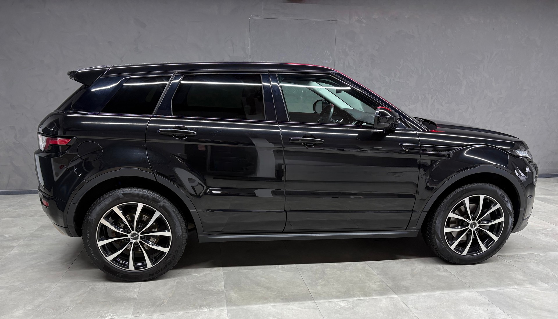 LAND ROVER Range Rover Evoque 2.0 Si4 SE Dynamic AT9-image-4