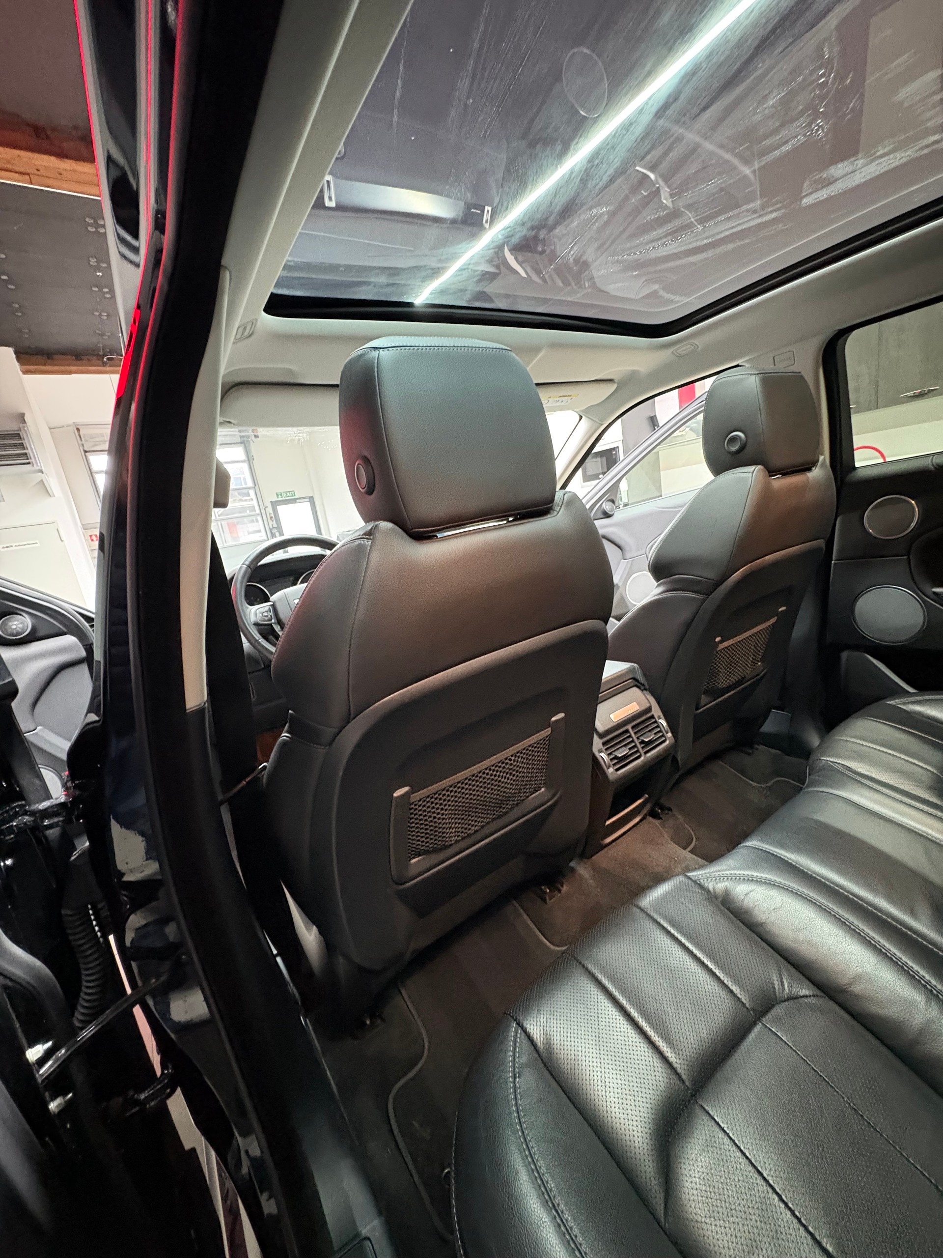 LAND ROVER Range Rover Evoque 2.0 Si4 SE Dynamic AT9-image-9