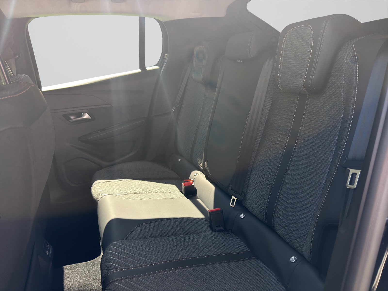 PEUGEOT 208 NEW 1.2 MHEV 110 Allure-image-7