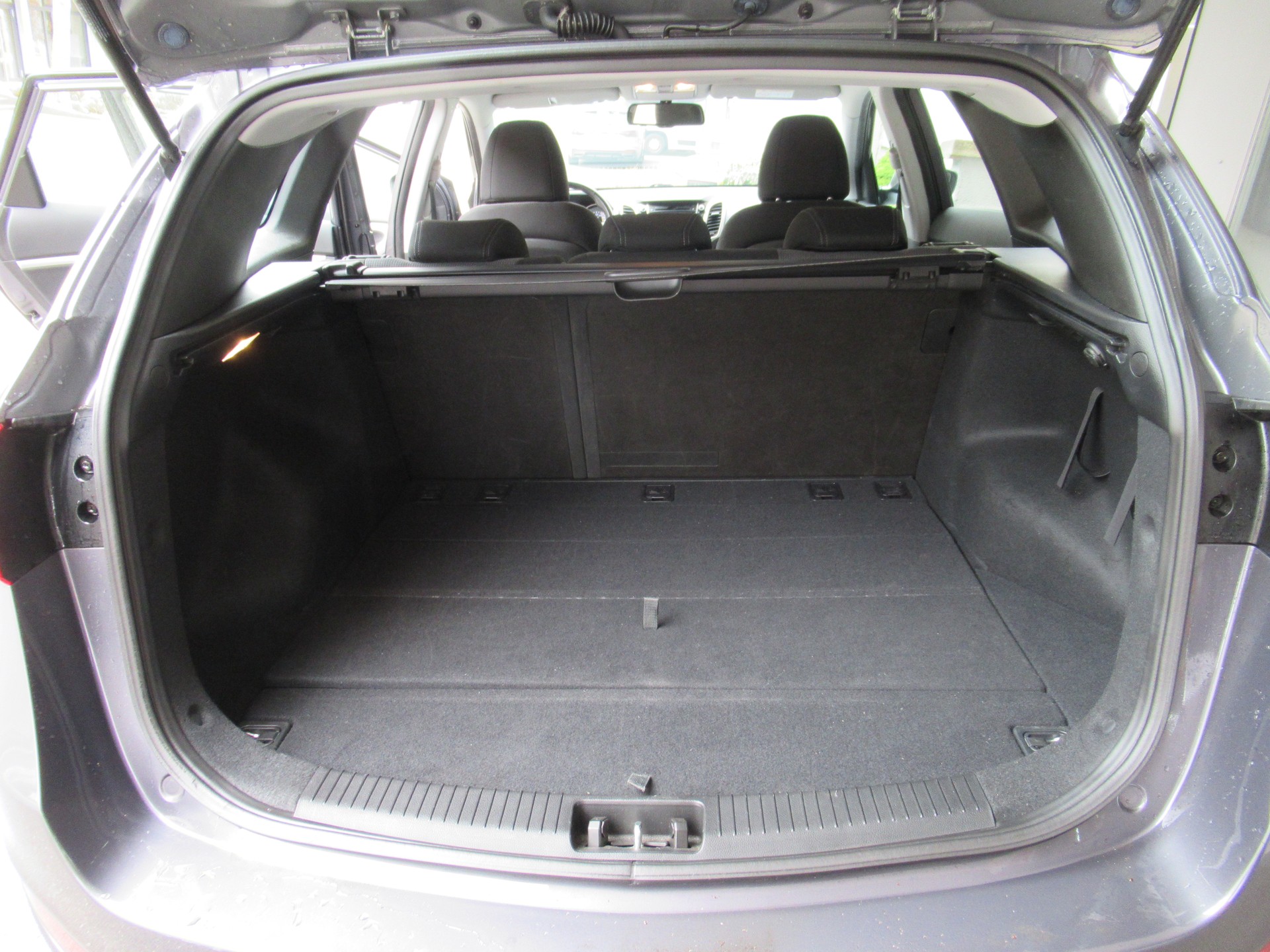 HYUNDAI i30 1.6 GDI Amplia Automatic DCT-image-12