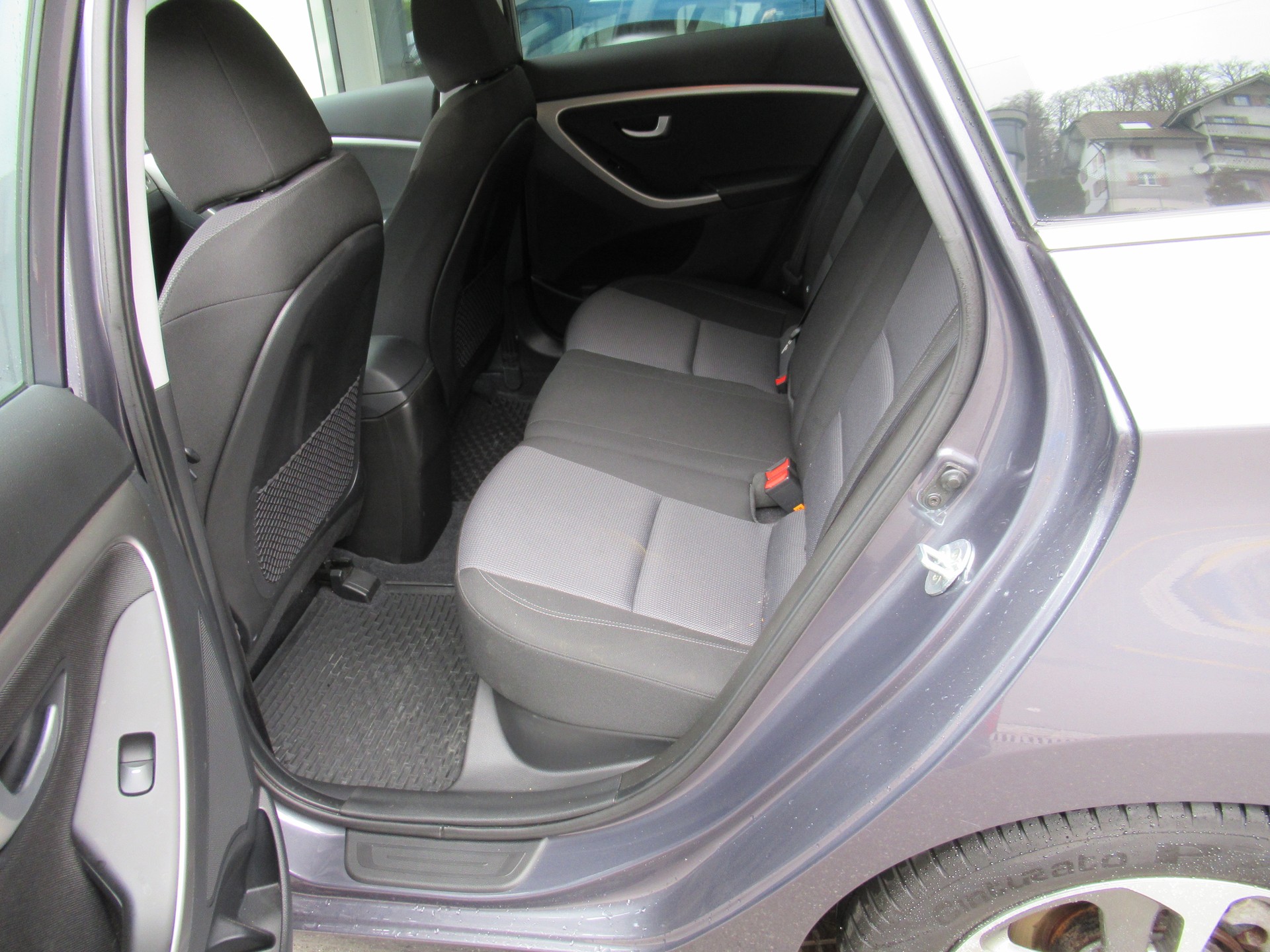 HYUNDAI i30 1.6 GDI Amplia Automatic DCT-image-11
