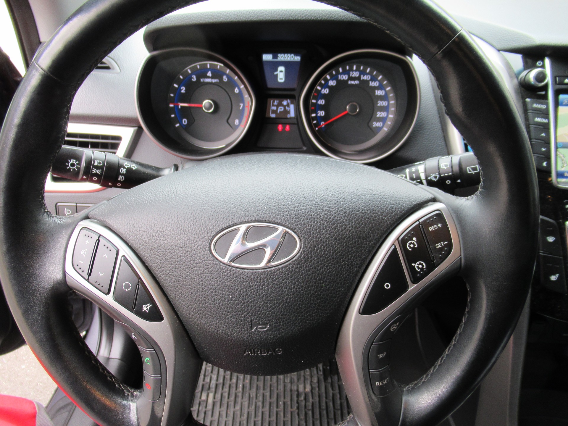HYUNDAI i30 1.6 GDI Amplia Automatic DCT-image-6