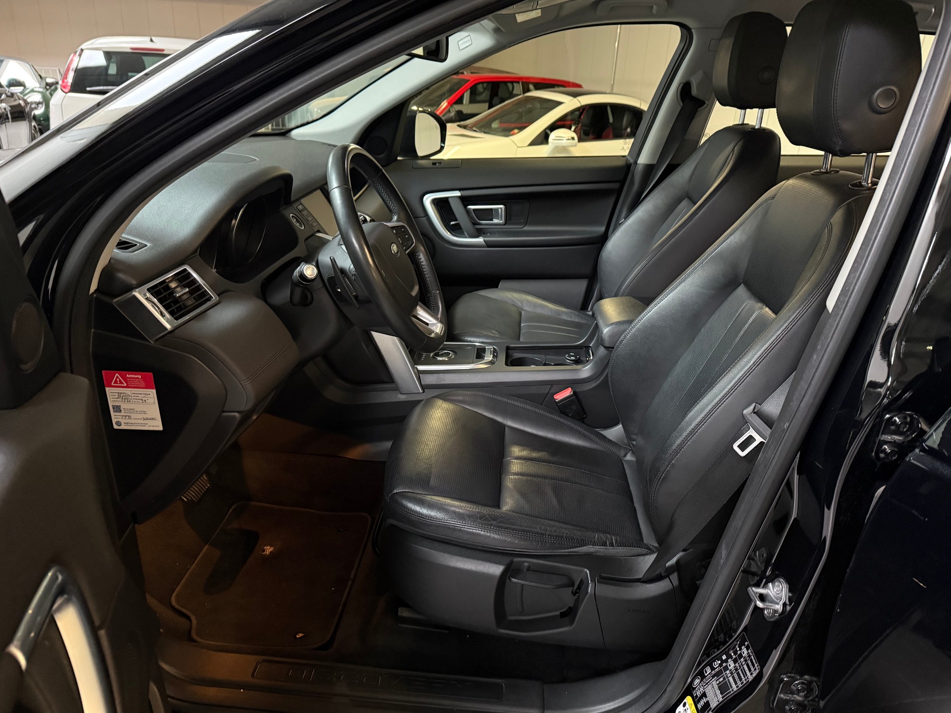 LAND ROVER Discovery Sport 2.0 TD4 SE AT9-image-12