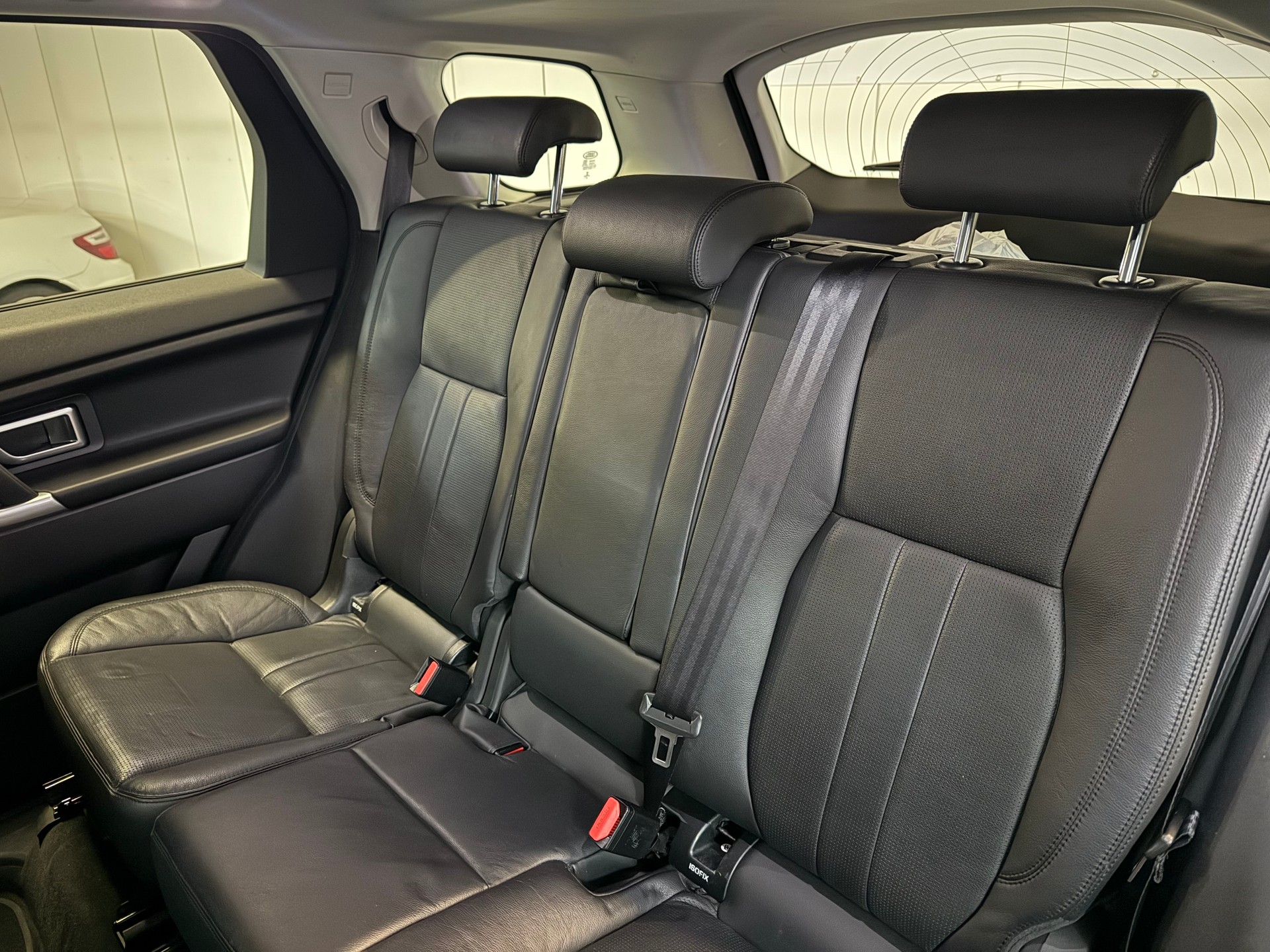 LAND ROVER Discovery Sport 2.0 TD4 SE AT9-image-14
