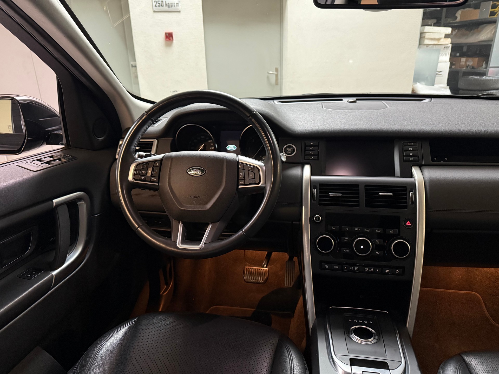 LAND ROVER Discovery Sport 2.0 TD4 SE AT9-image-11