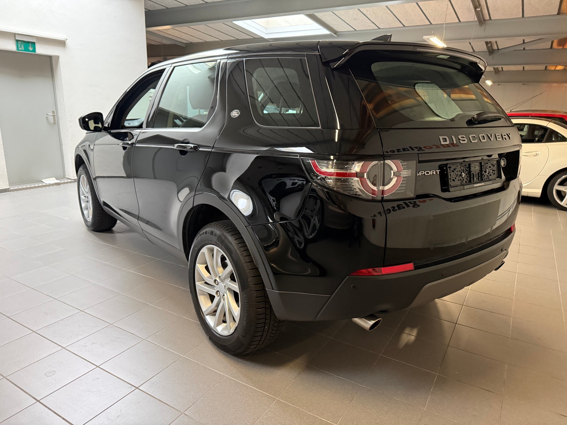LAND ROVER Discovery Sport 2.0 TD4 SE AT9-image-6