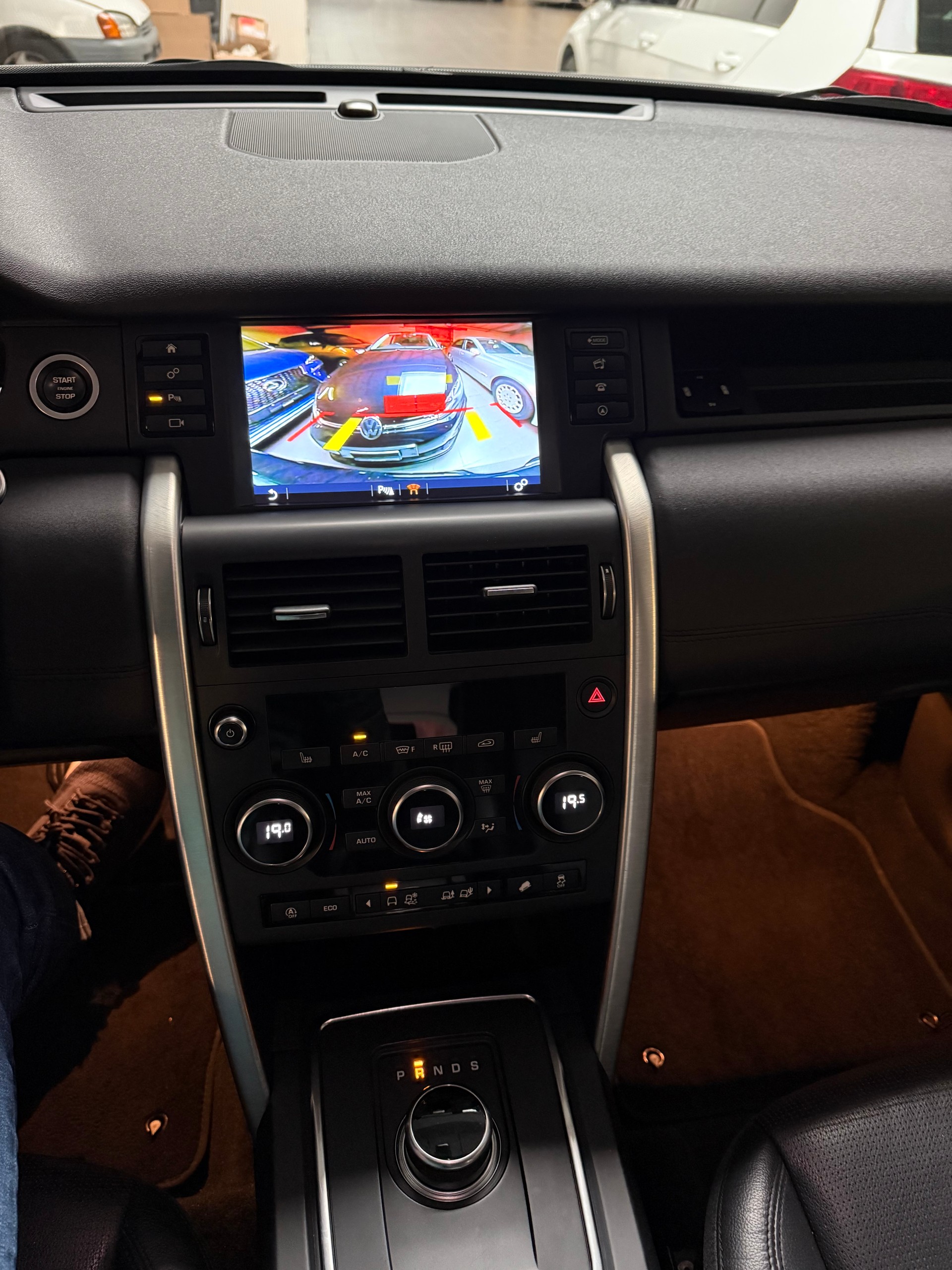LAND ROVER Discovery Sport 2.0 TD4 SE AT9-image-19