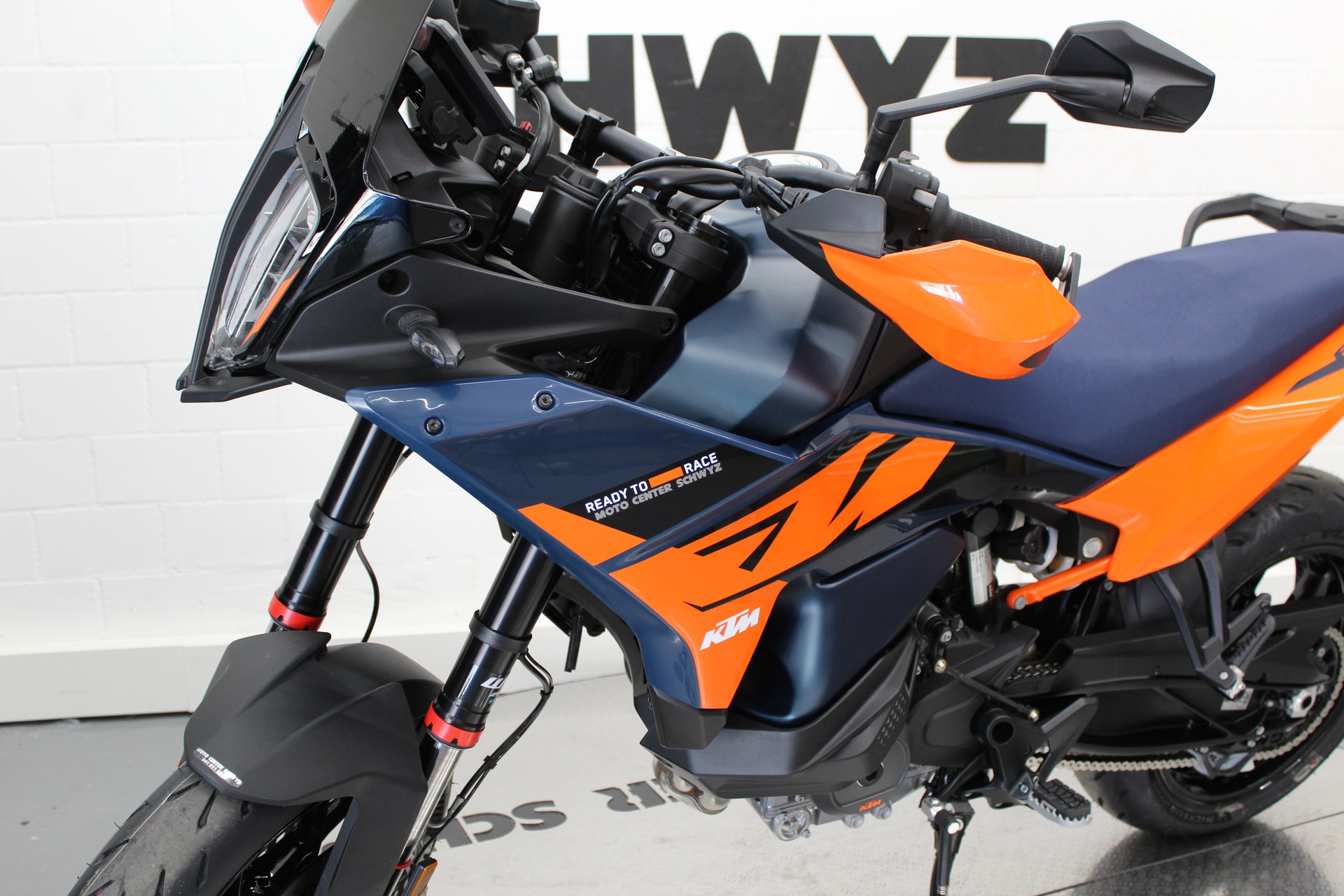 KTM 890 SMT-image-6