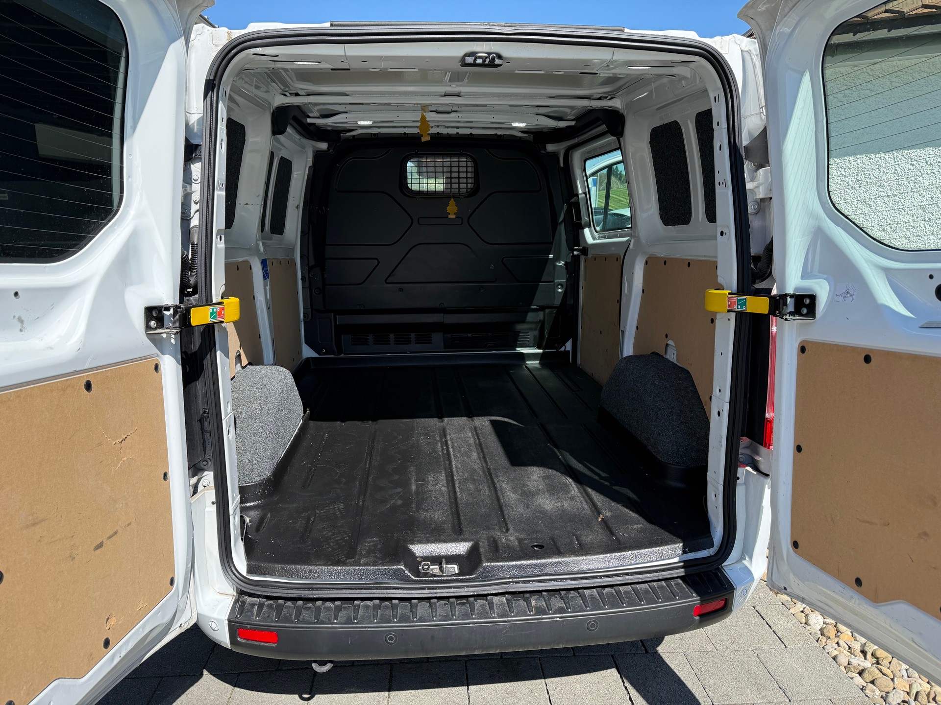 FORD Transit Custom Van 1.0 Eco Boost 340 L1H1 Trend PHEV-image-6