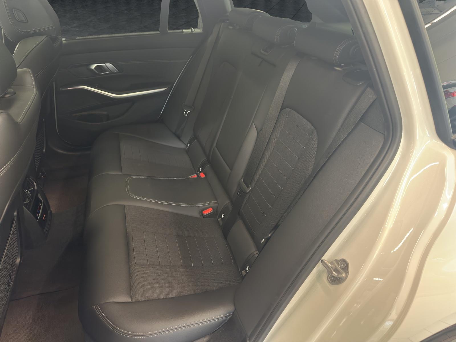 BMW 330d xDrive Touring INNOVATIONSPAKET-COMFORT PAKET-TRAVEL PAKET-image-19