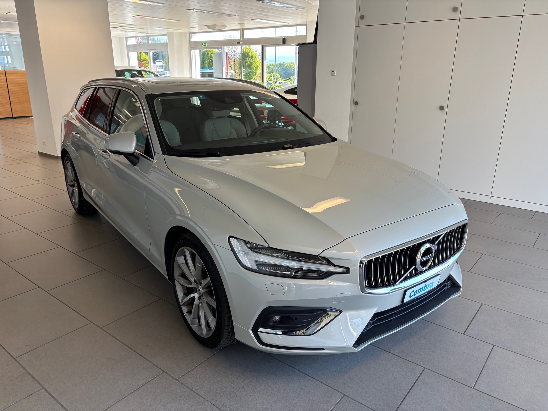 VOLVO V60 B5 AWD Benzin Mild Hybrid Plus Bright Geartronic-image-1