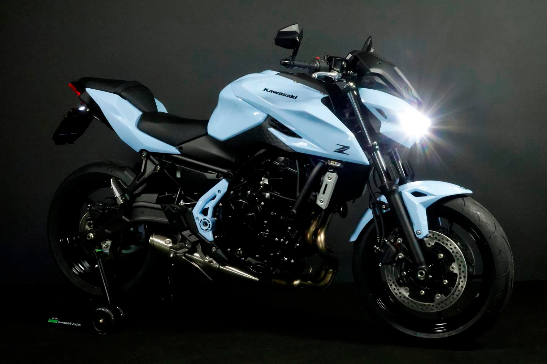 KAWASAKI Z 650 S (50/35 KW) *Zandvoort* Level 2-showroom-element-1