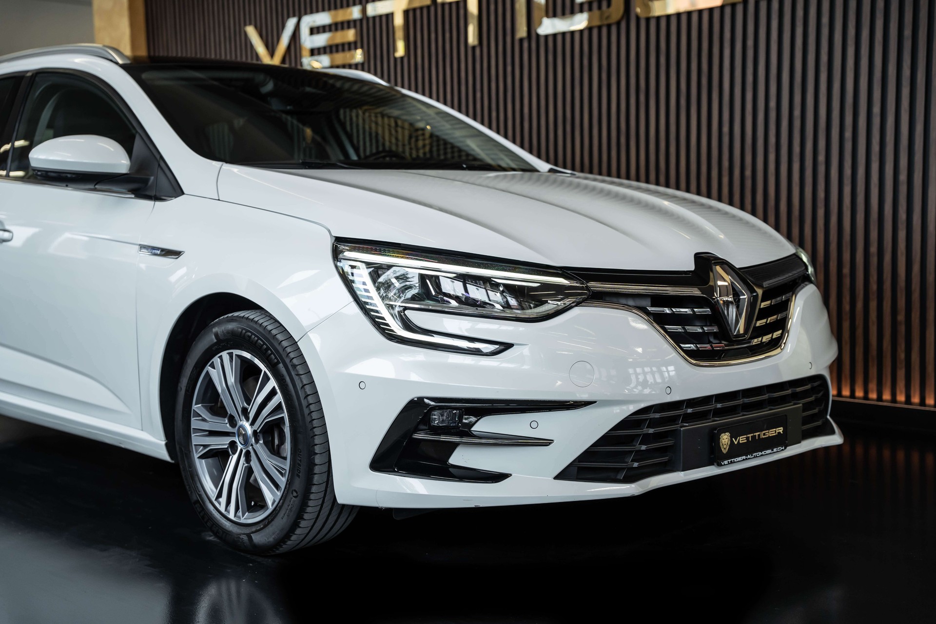 RENAULT Mégane Grandtour 1.6 E-Tech Intens-image-9