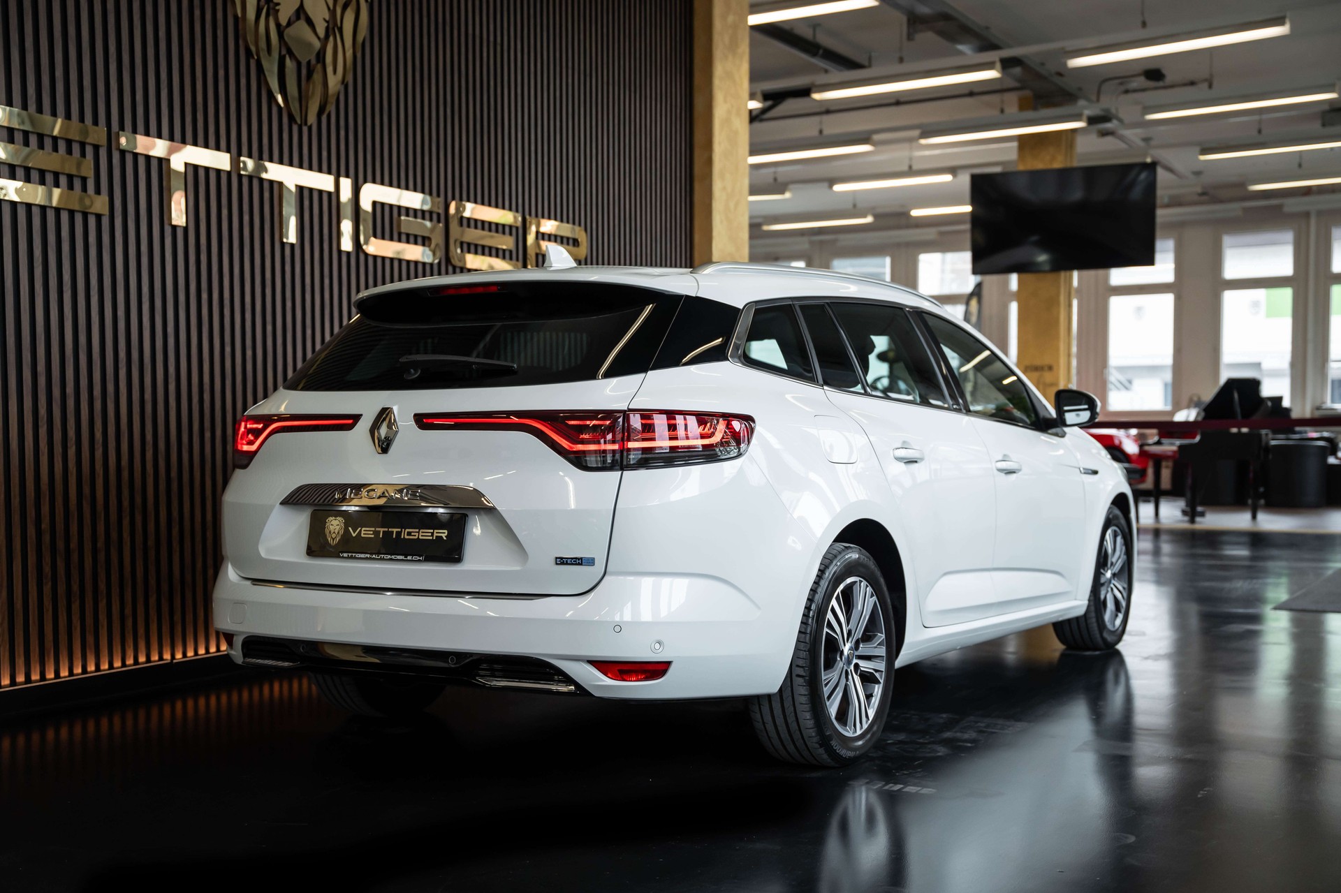 RENAULT Mégane Grandtour 1.6 E-Tech Intens-image-6