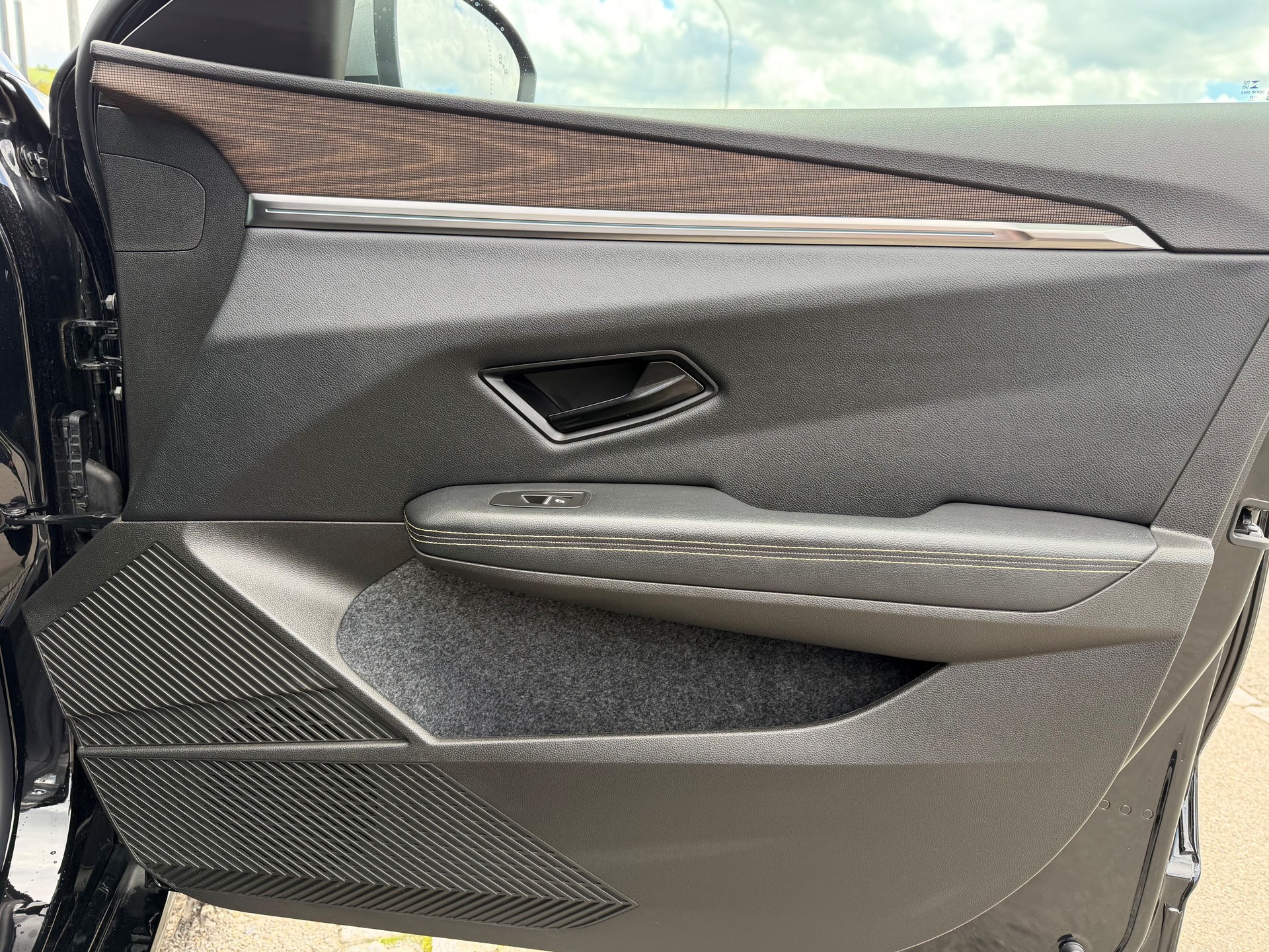 RENAULT Mégane E-TECH EV60 Iconic-image-8