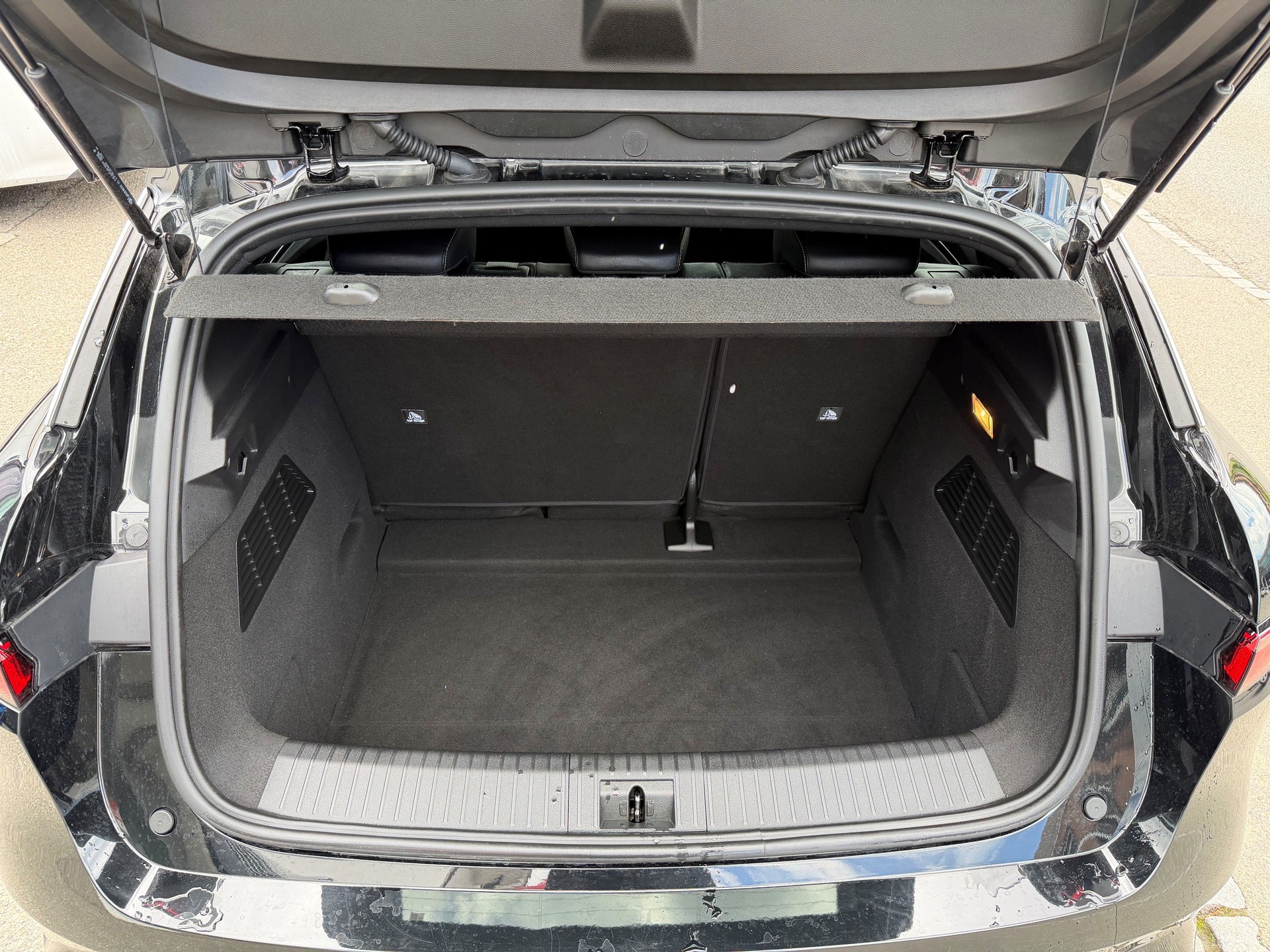 RENAULT Mégane E-TECH EV60 Iconic-image-11