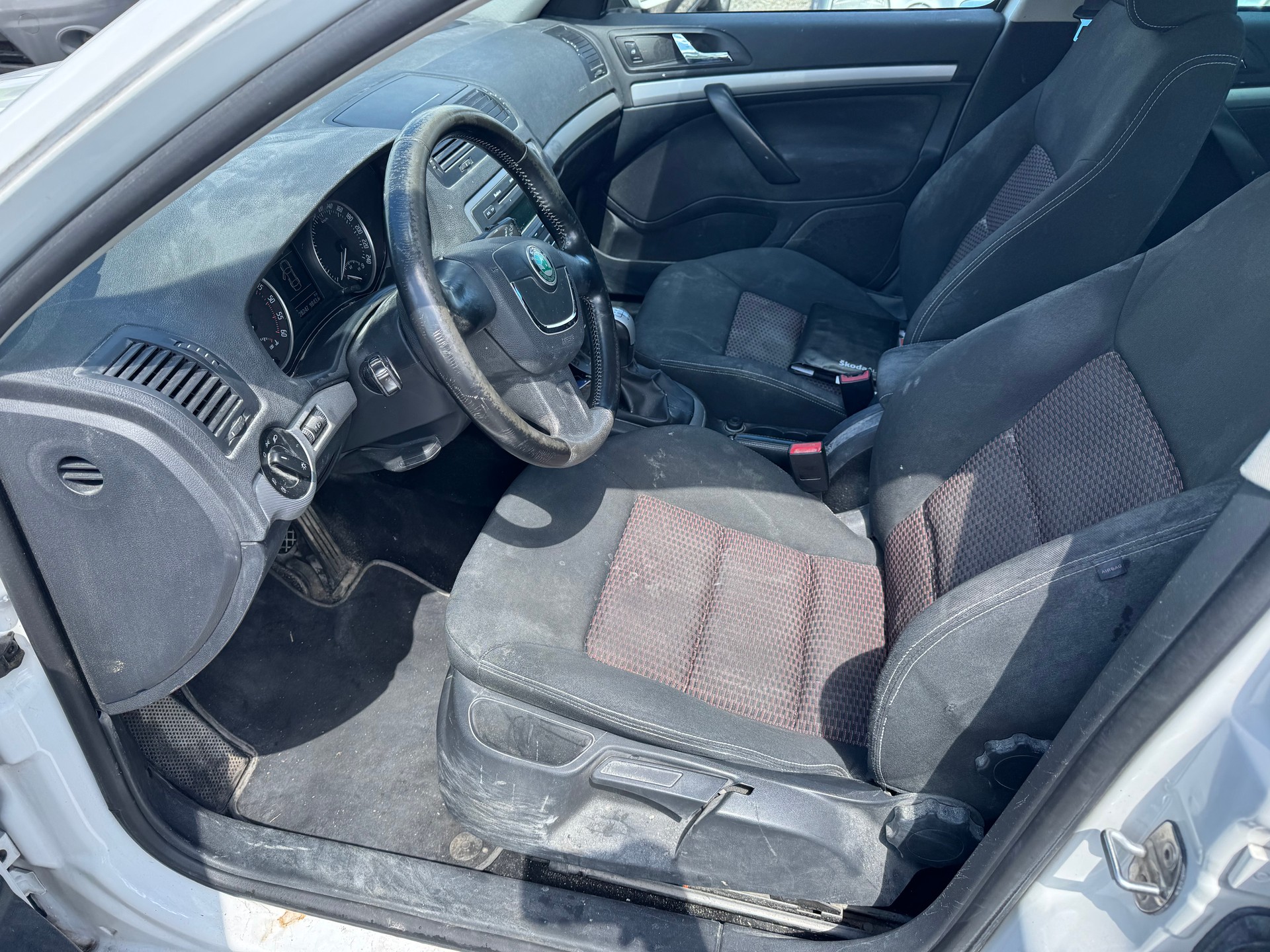 SKODA Octavia Combi 1.9 TDI Swiss Adventure 4x4-image-14