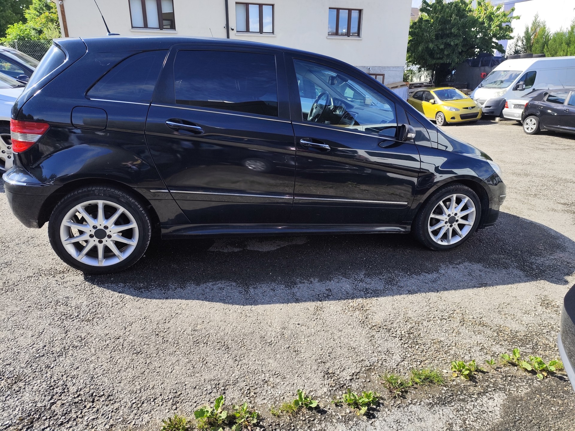 MERCEDES-BENZ B 200-image-6