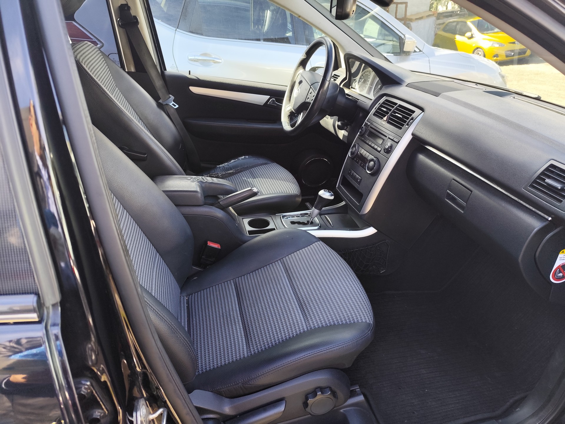 MERCEDES-BENZ B 200-image-10