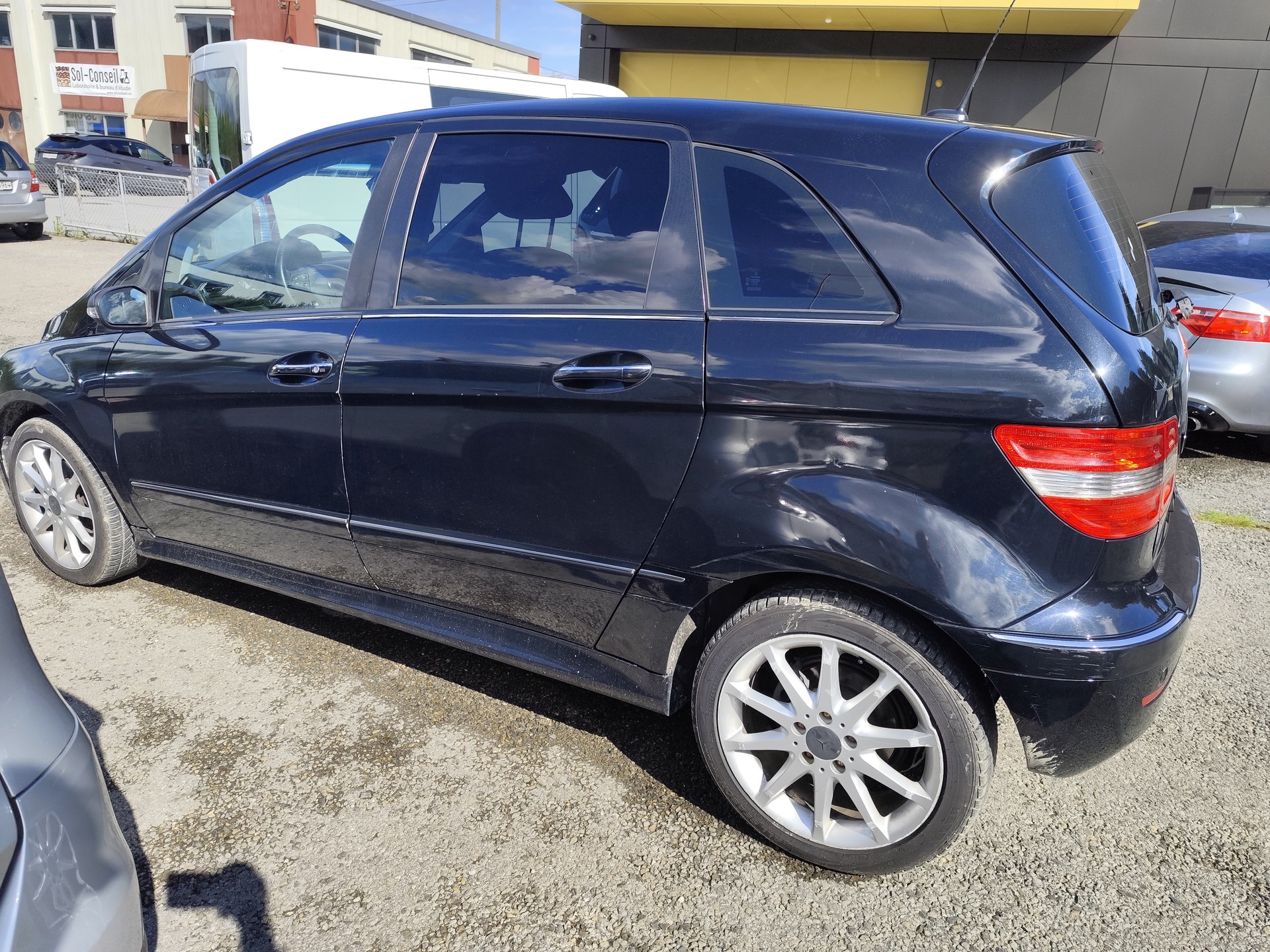 MERCEDES-BENZ B 200-image-7