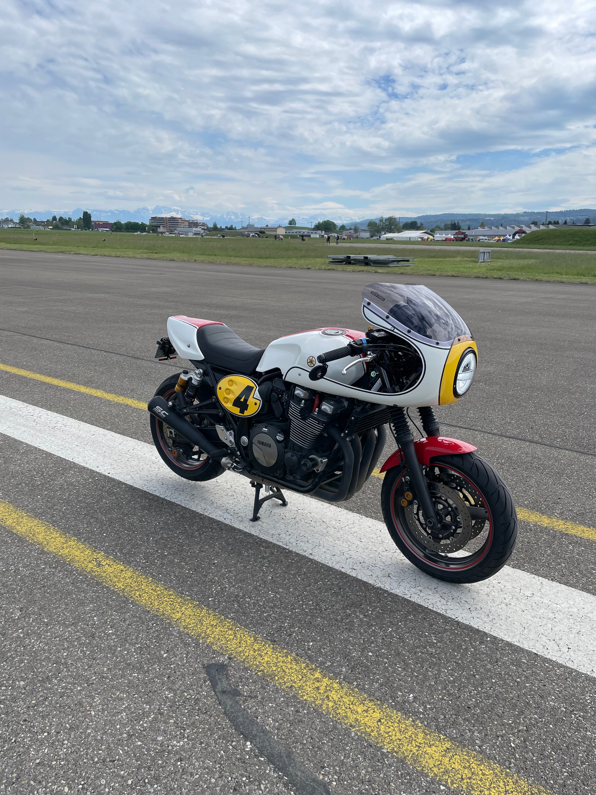 YAMAHA XJR 1300