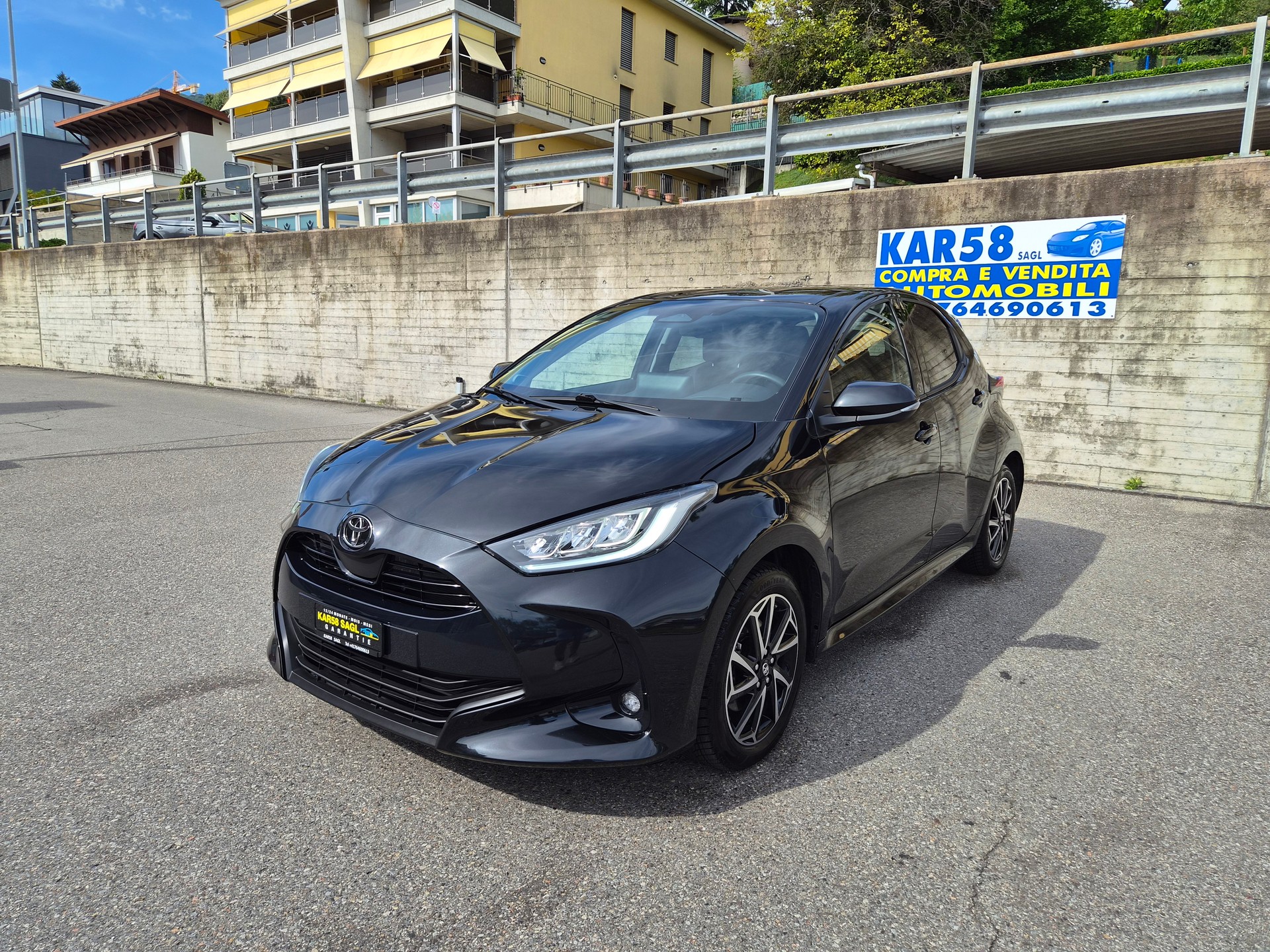 TOYOTA Yaris 1.5 Premium e-CVT