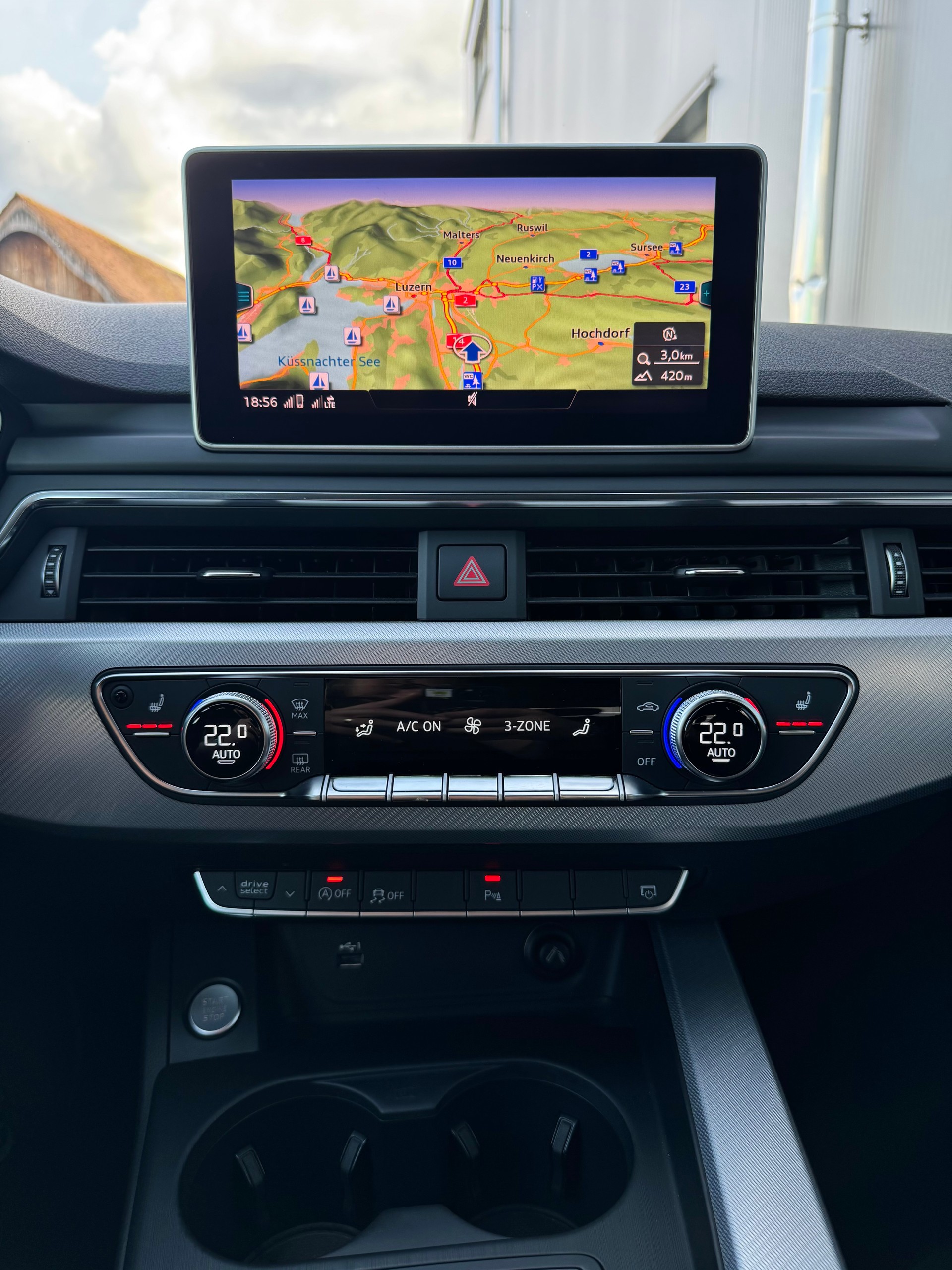 AUDI A4 Avant 2.0 TFSI Sport S-tronic / ab MFK bei Verkauf-image-13