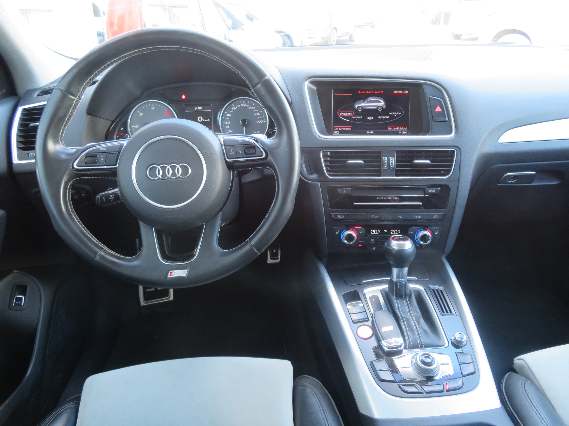 AUDI SQ5 3.0 TDI quattro tiptronic-image-9