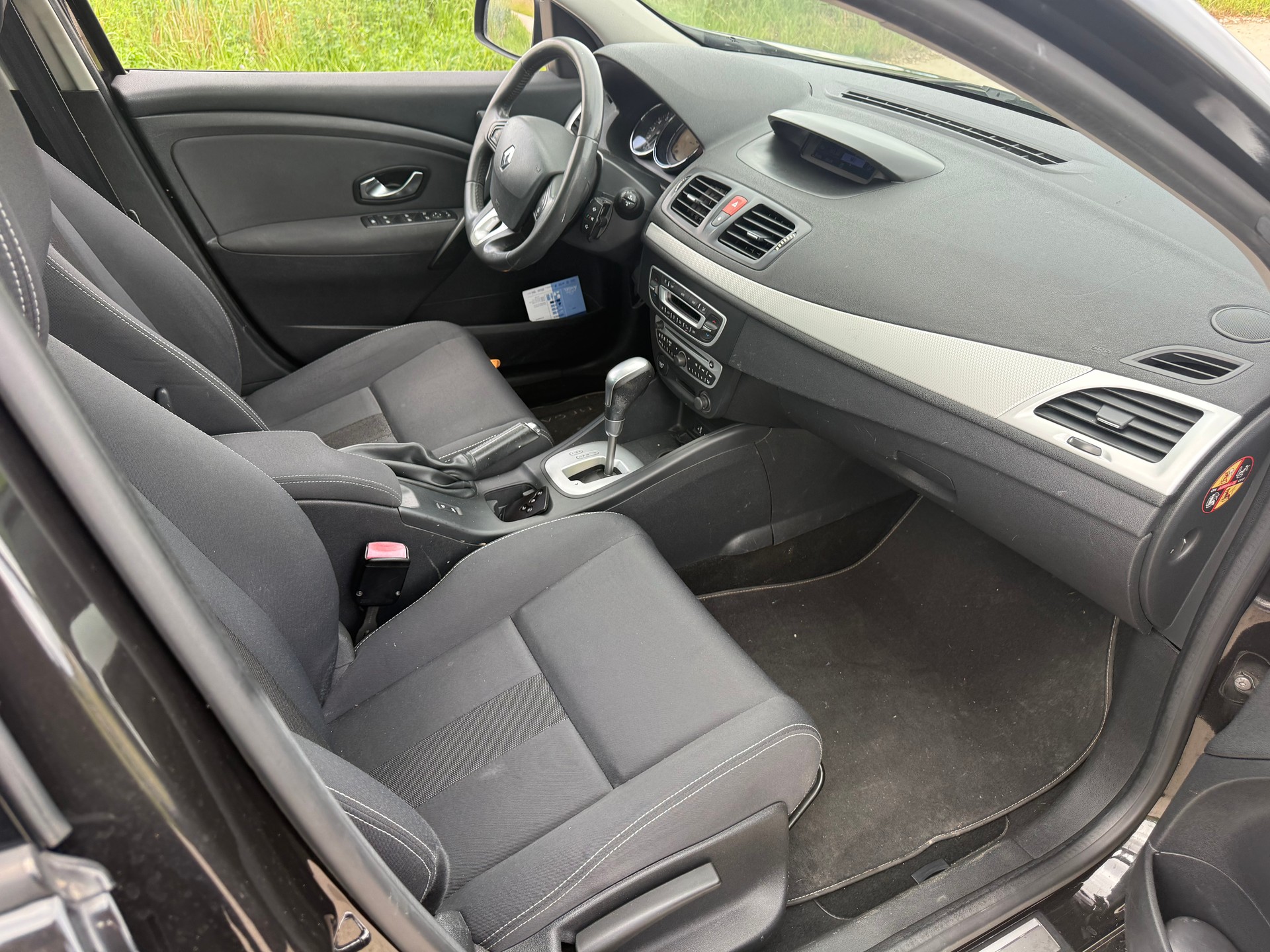 RENAULT Mégane Grandtour 2.0 16V Dynamique CVT-image-6