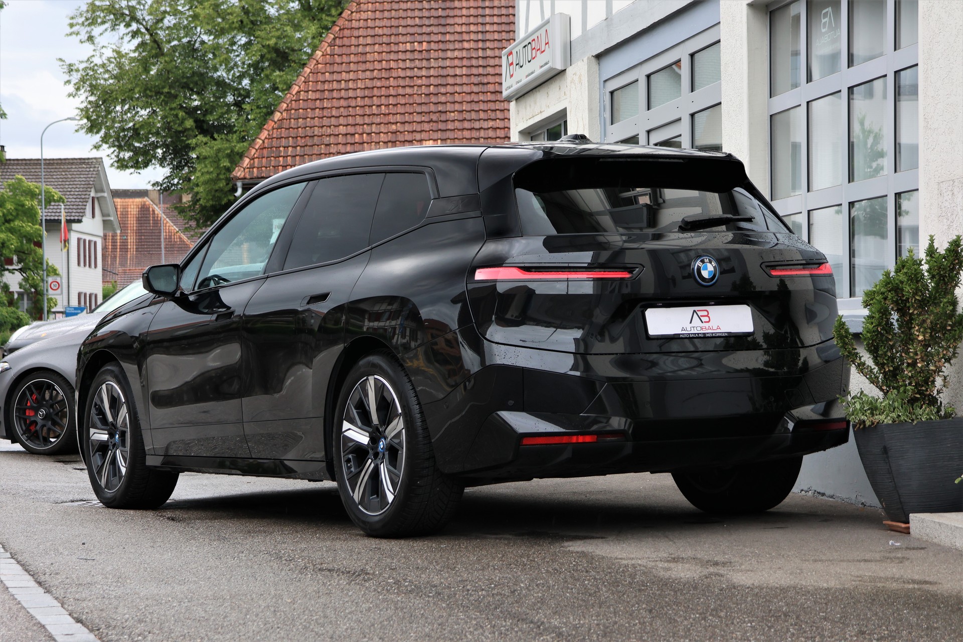 BMW iX xDrive40 (CH)-image-2