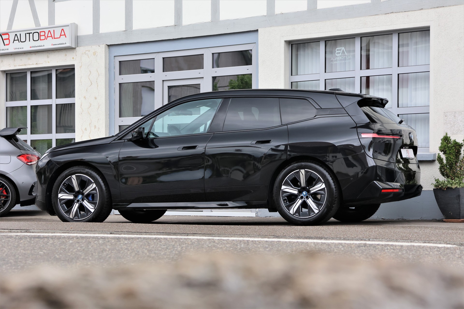 BMW iX xDrive40 (CH)-image-3