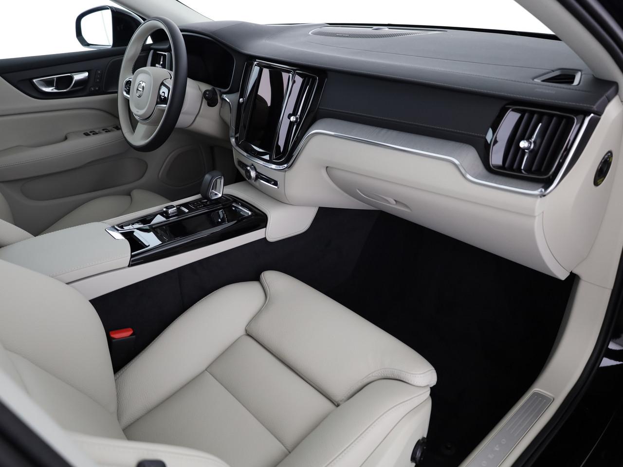 VOLVO V60 2.0 T6 TE Ultra Dark eAWD-image-10
