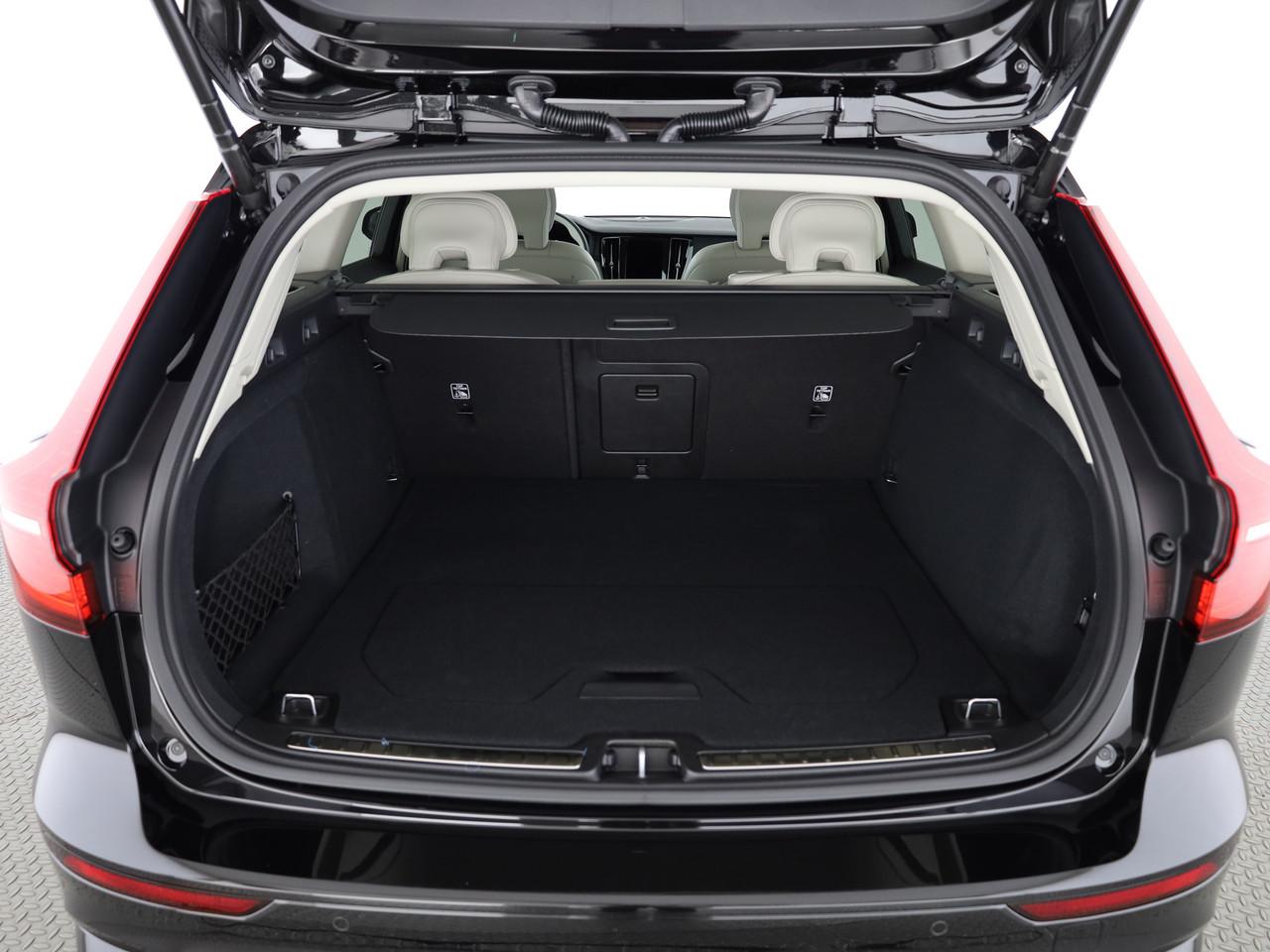 VOLVO V60 2.0 T6 TE Ultra Dark eAWD-image-13